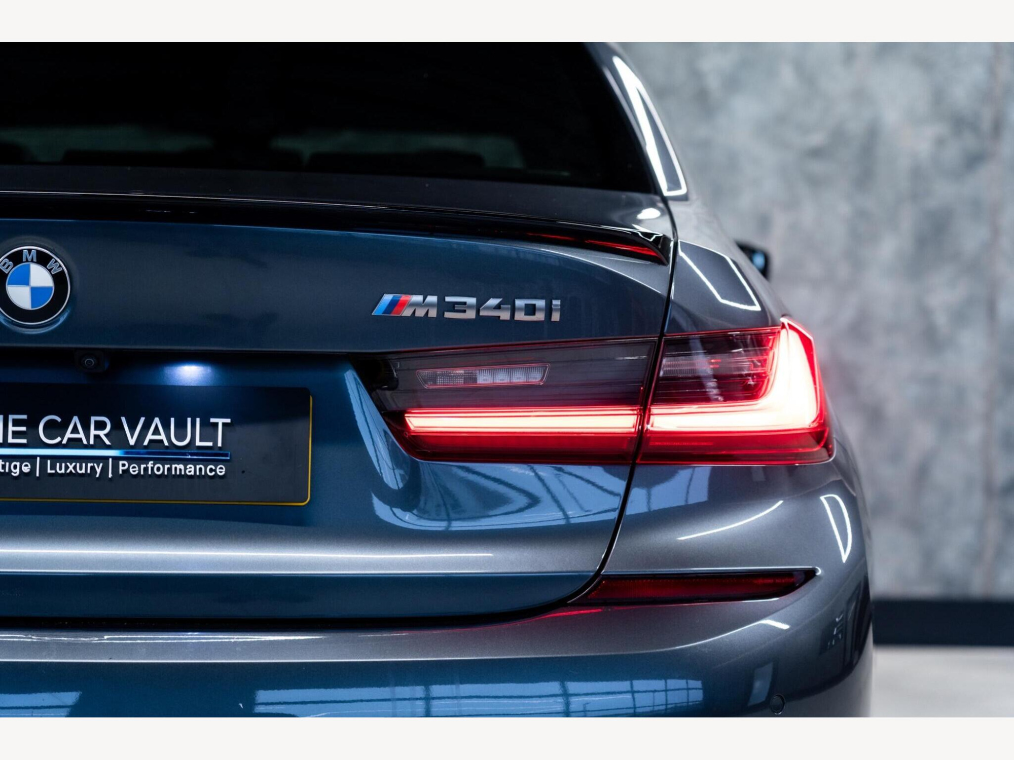 2021 BMW 3 Series image 12