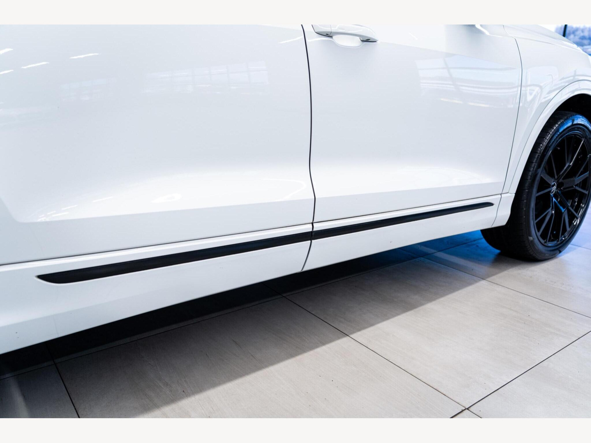 2019 Audi Q8 image 12