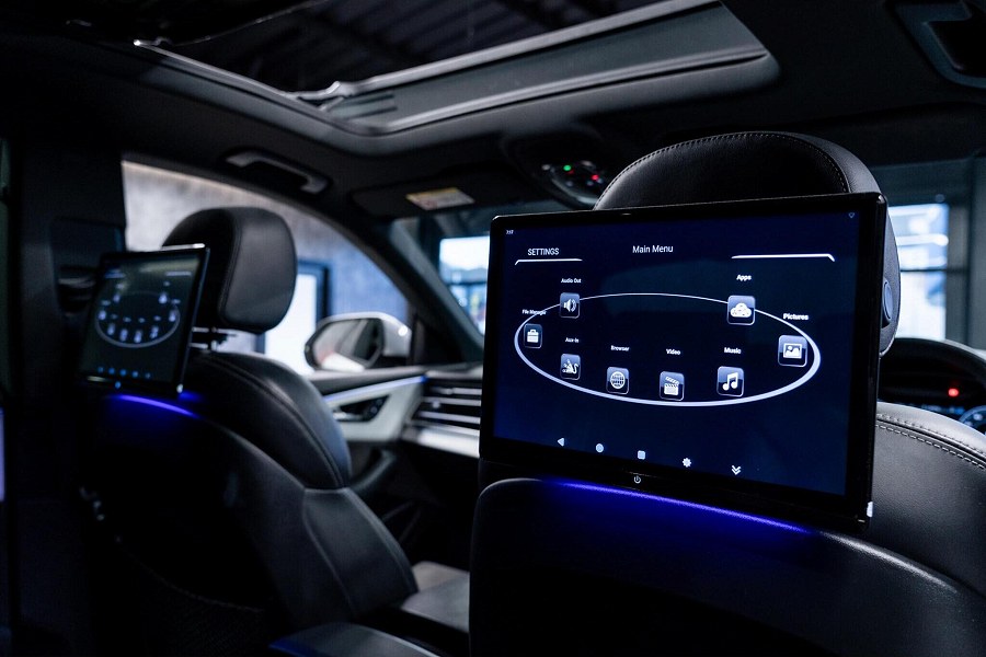 Audi Q8 photo 2