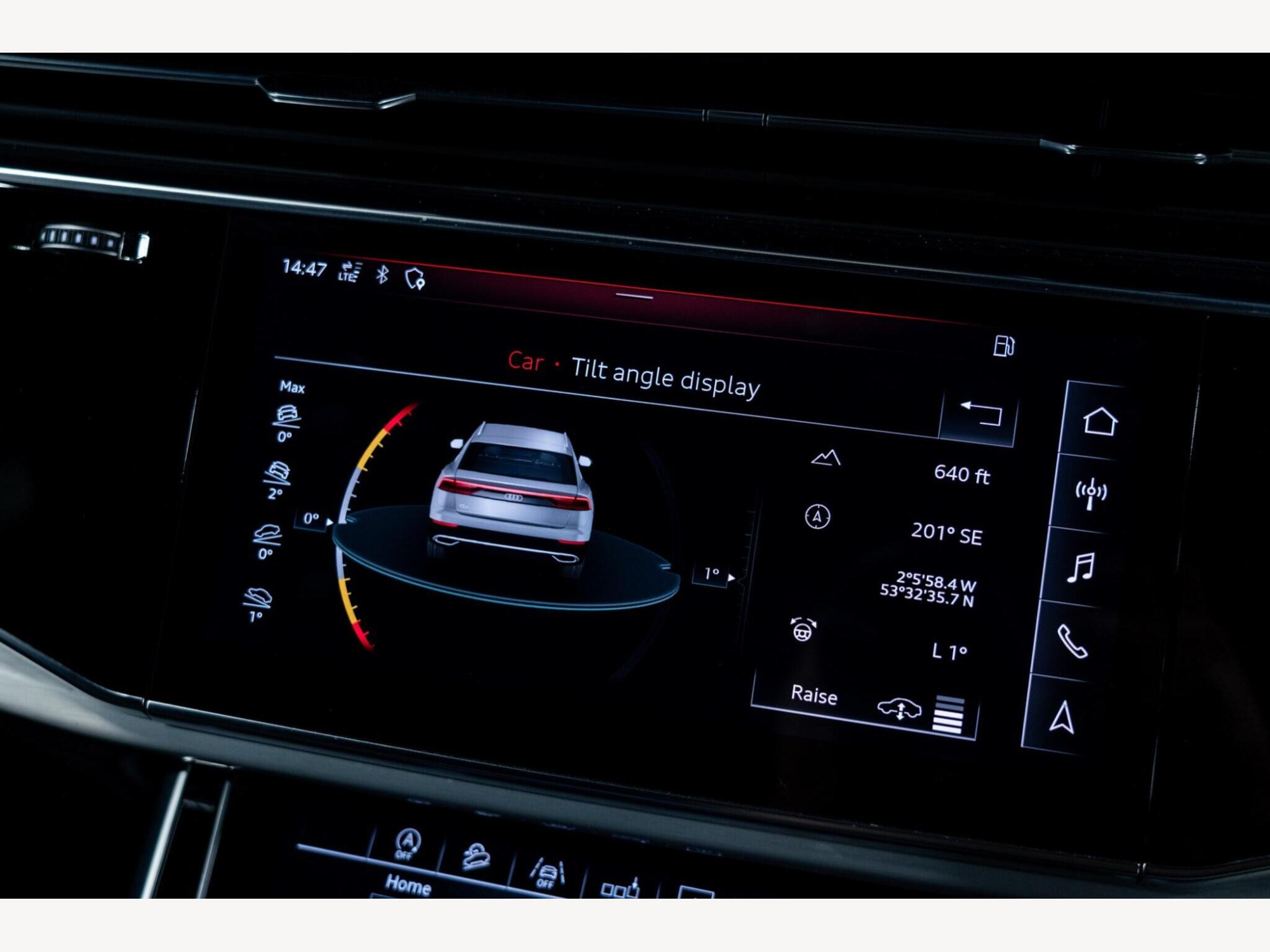2019 Audi Q8 image 24