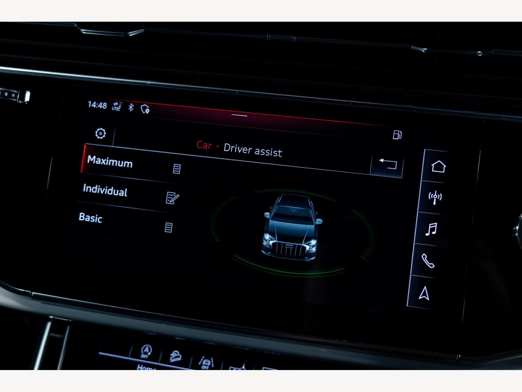2019 Audi Q8 image 26