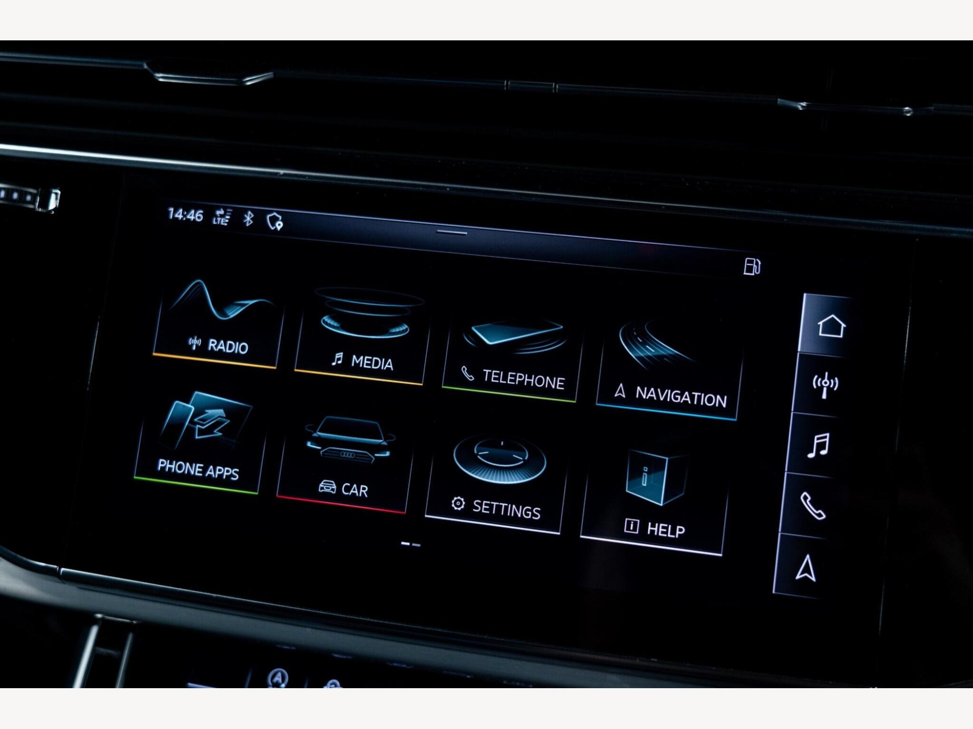 2019 Audi Q8 image 32
