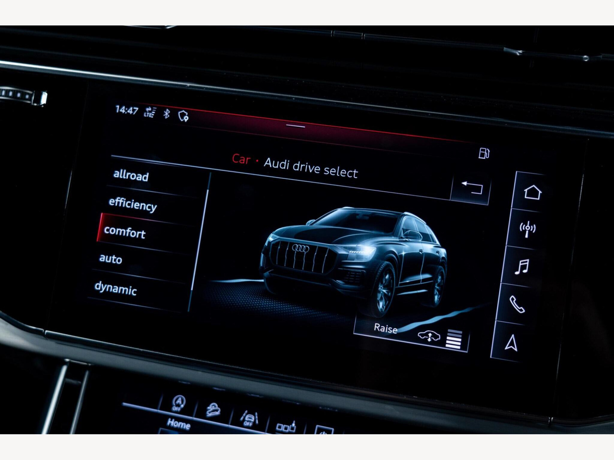 2019 Audi Q8 image 23