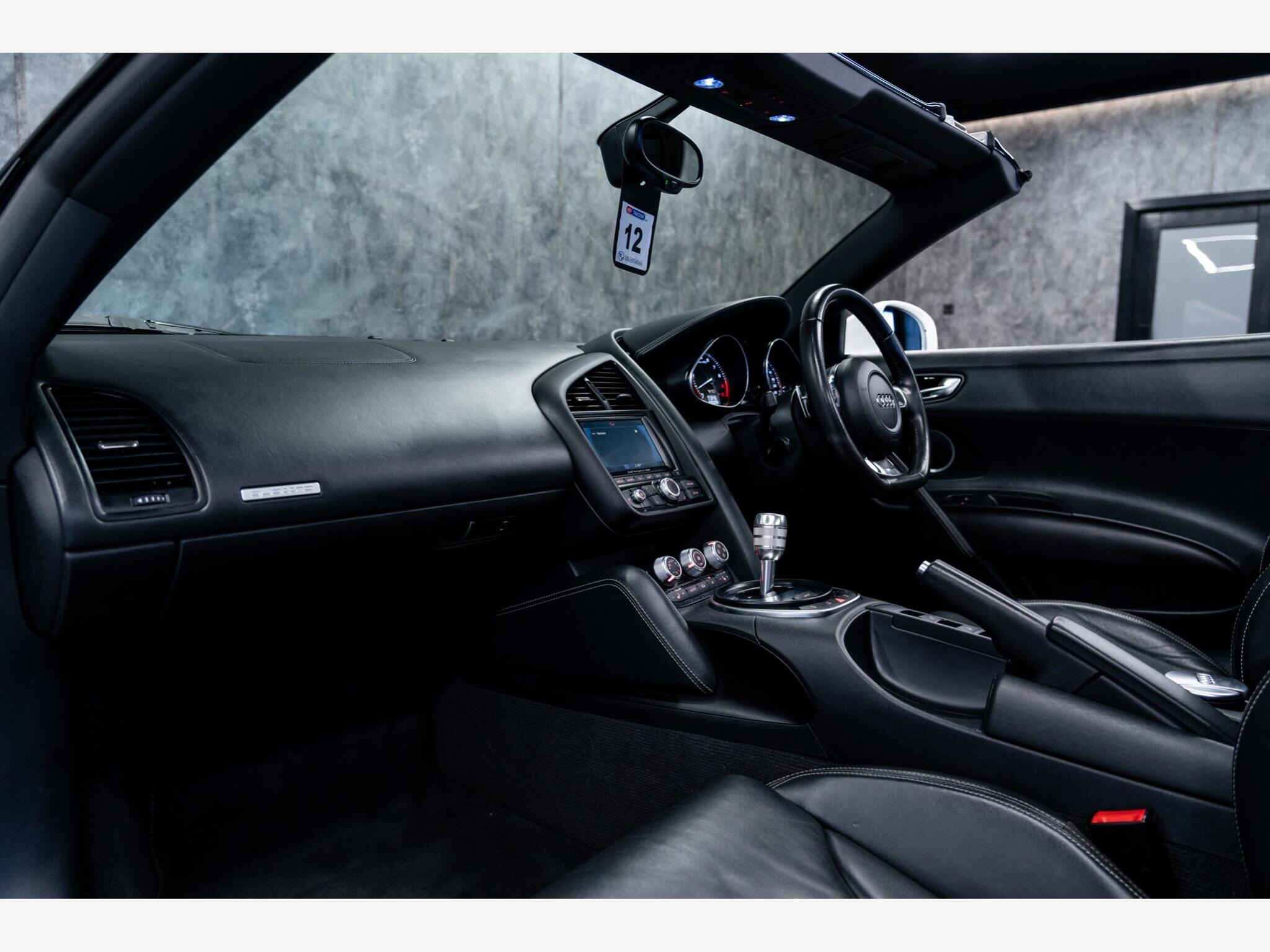 2010 Audi R8 image 39