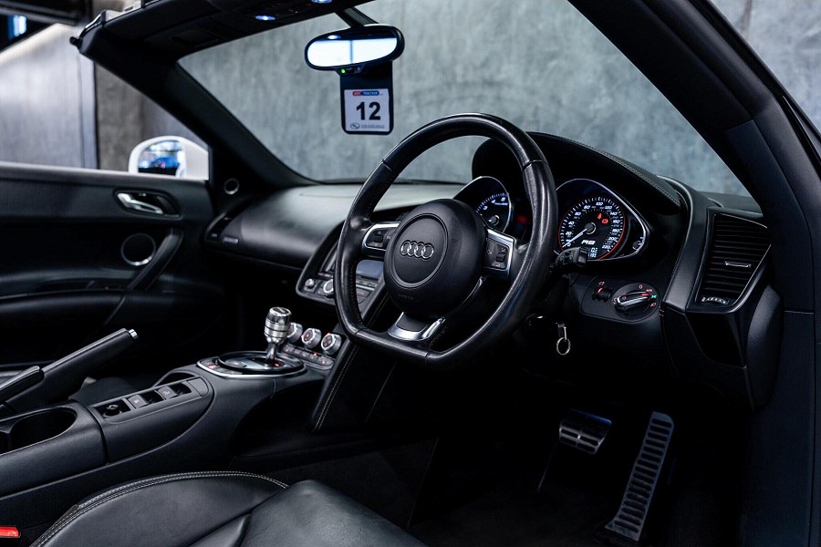 Audi R8 photo 2