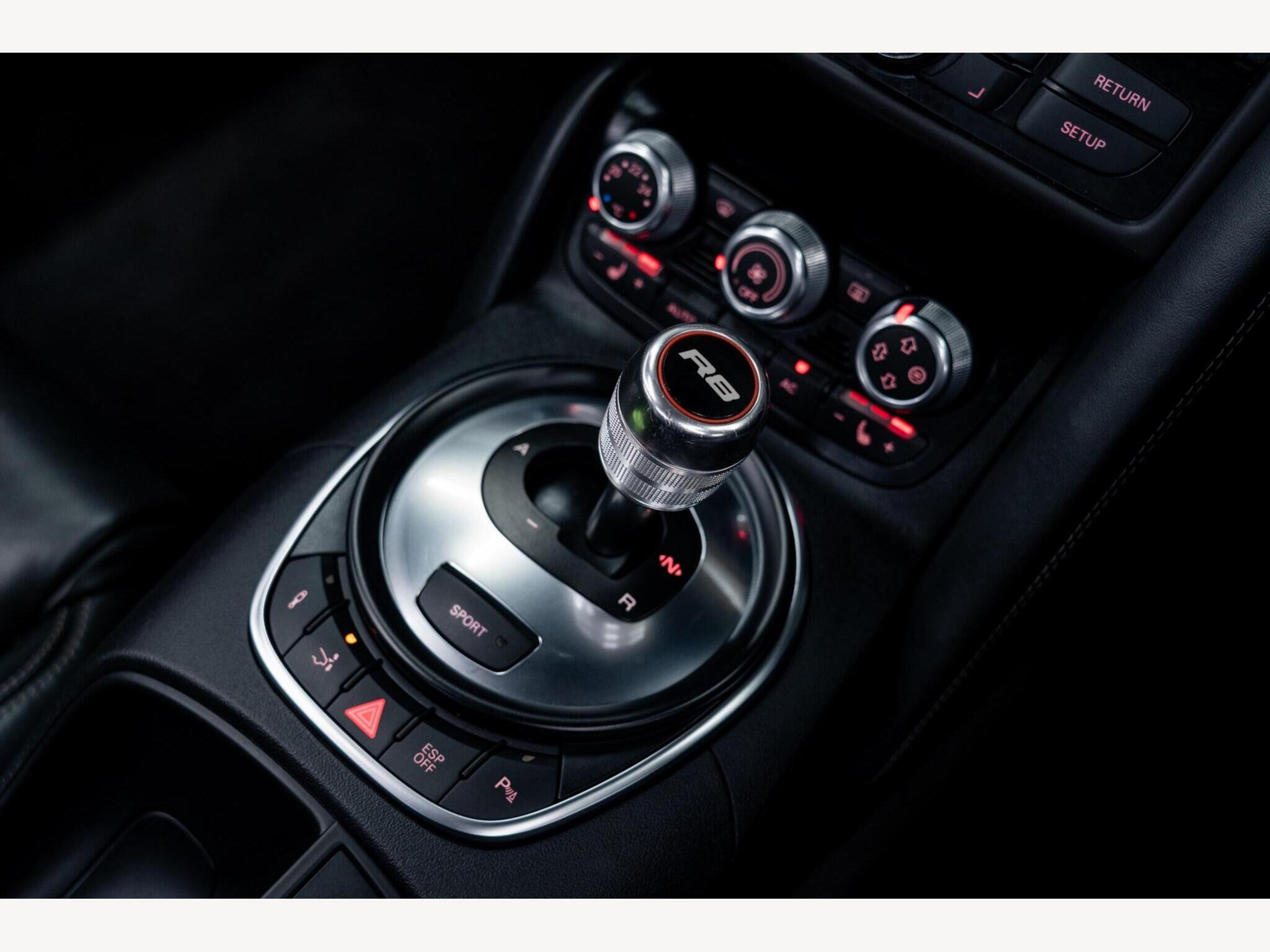 2010 Audi R8 image 33