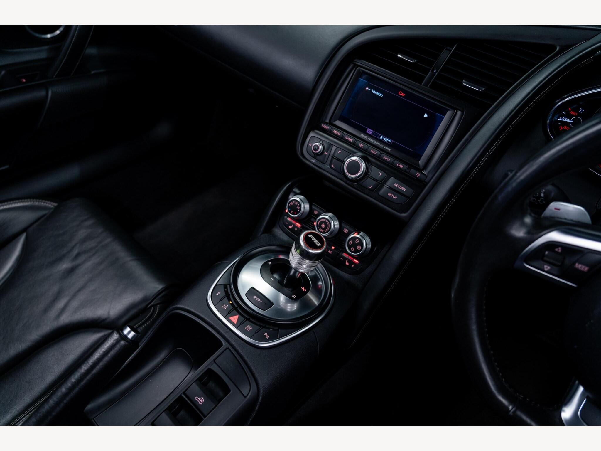 2010 Audi R8 image 30