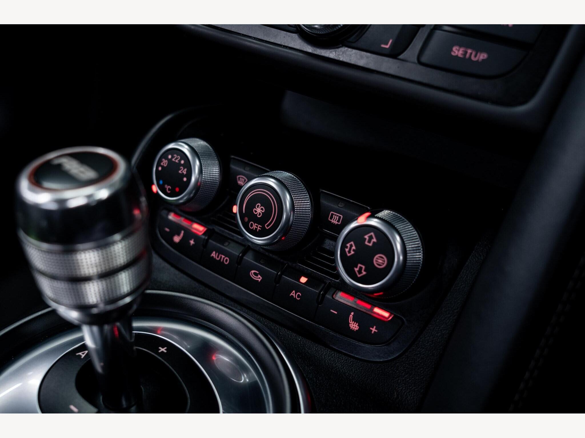 2010 Audi R8 image 34