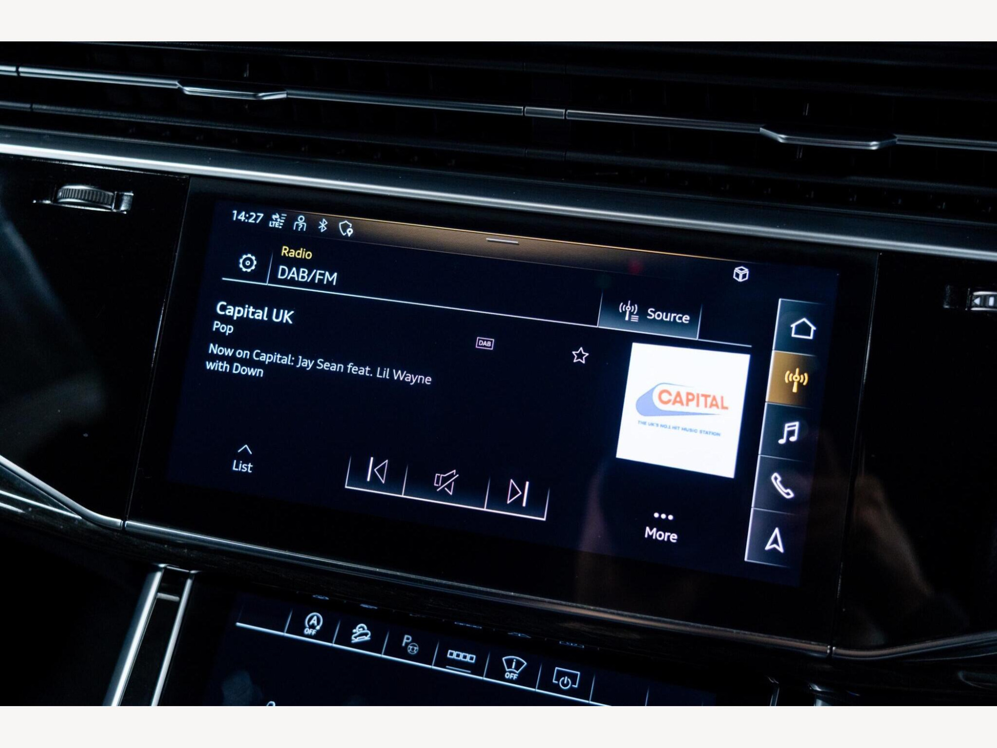 2022 Audi Q8 image 30