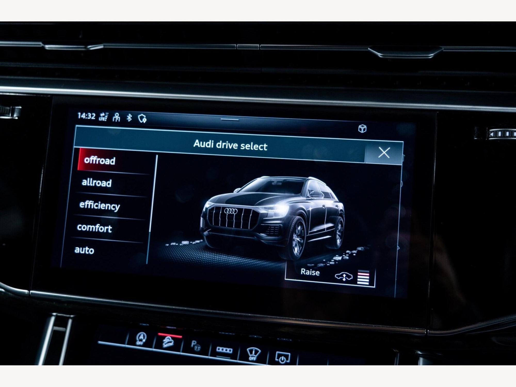 2022 Audi Q8 image 24