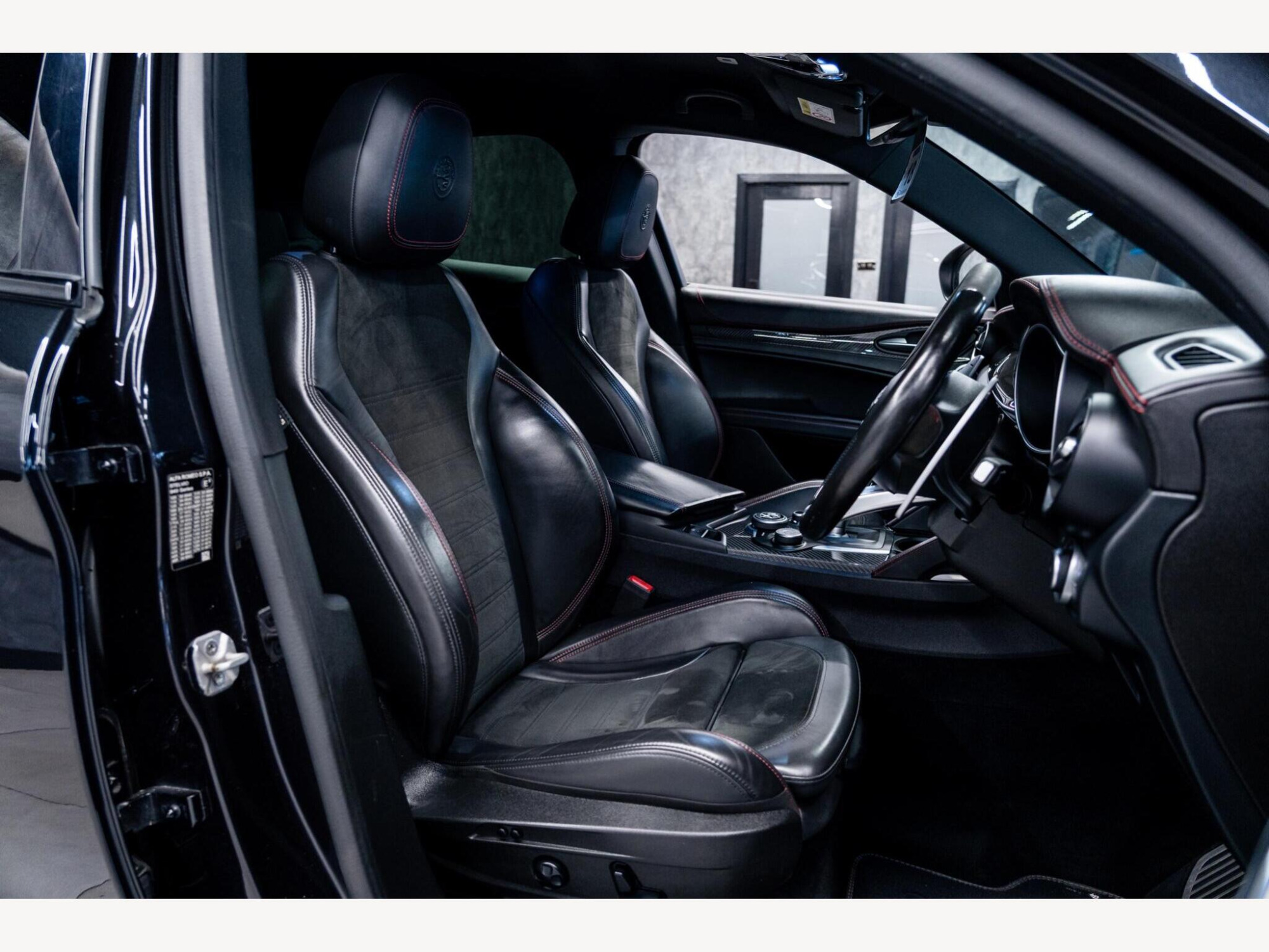 2019 Alfa Romeo Stelvio image 43