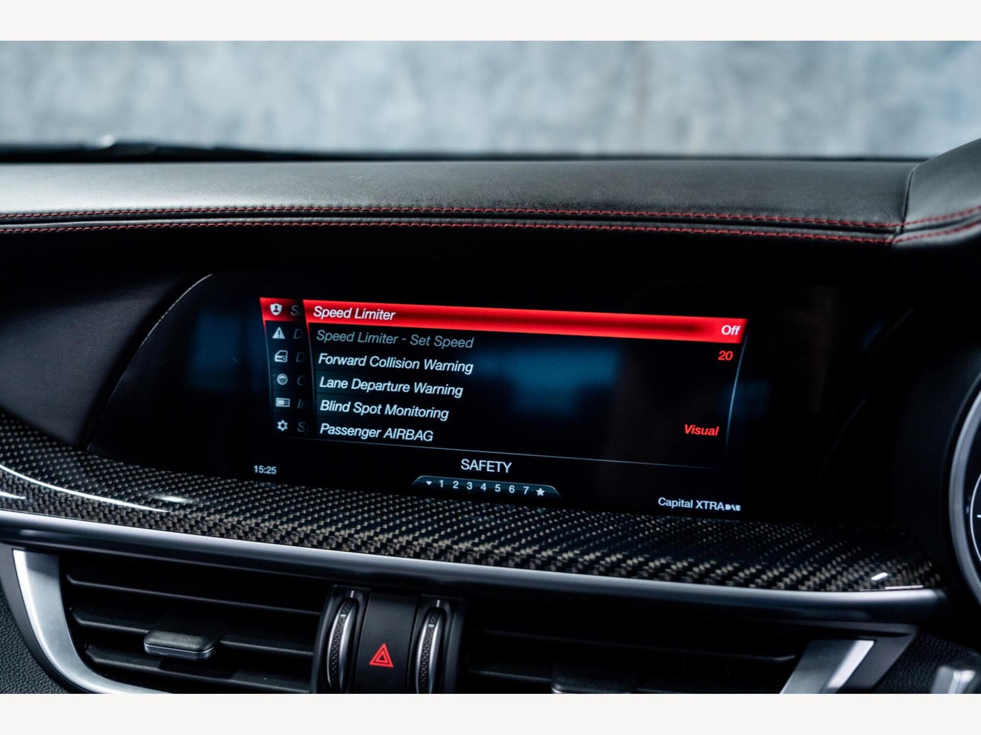 2019 Alfa Romeo Stelvio image 27
