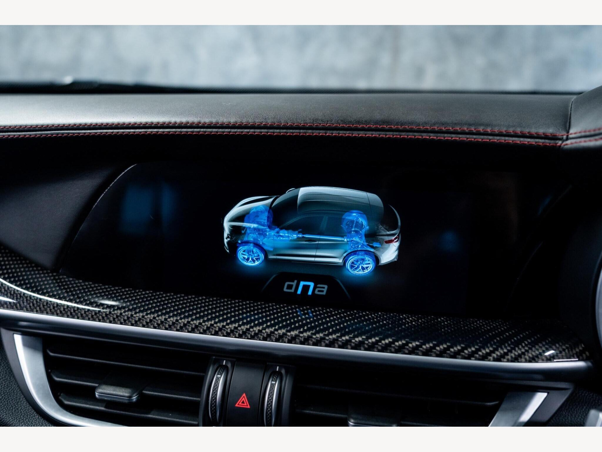 2019 Alfa Romeo Stelvio image 21
