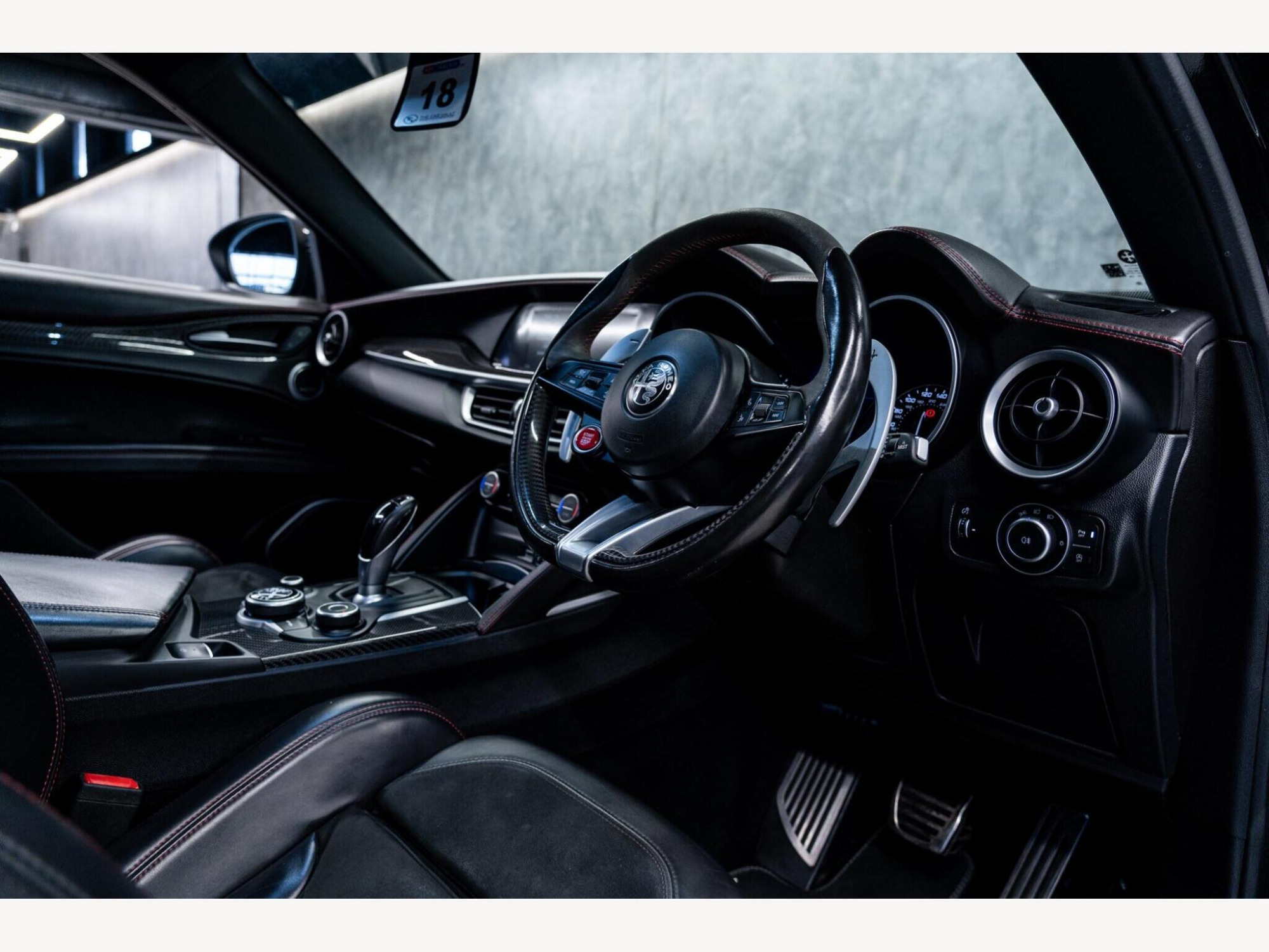 2019 Alfa Romeo Stelvio image 19