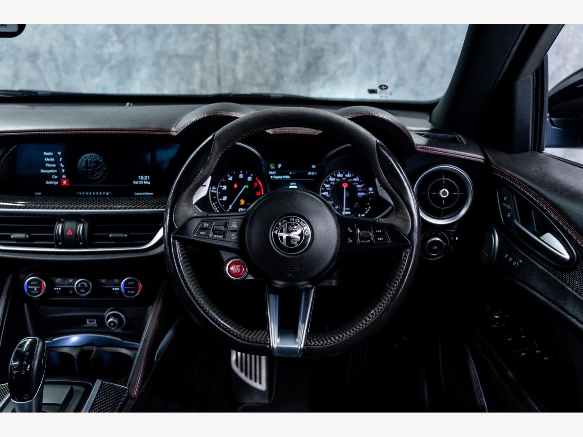 2019 Alfa Romeo Stelvio image 17