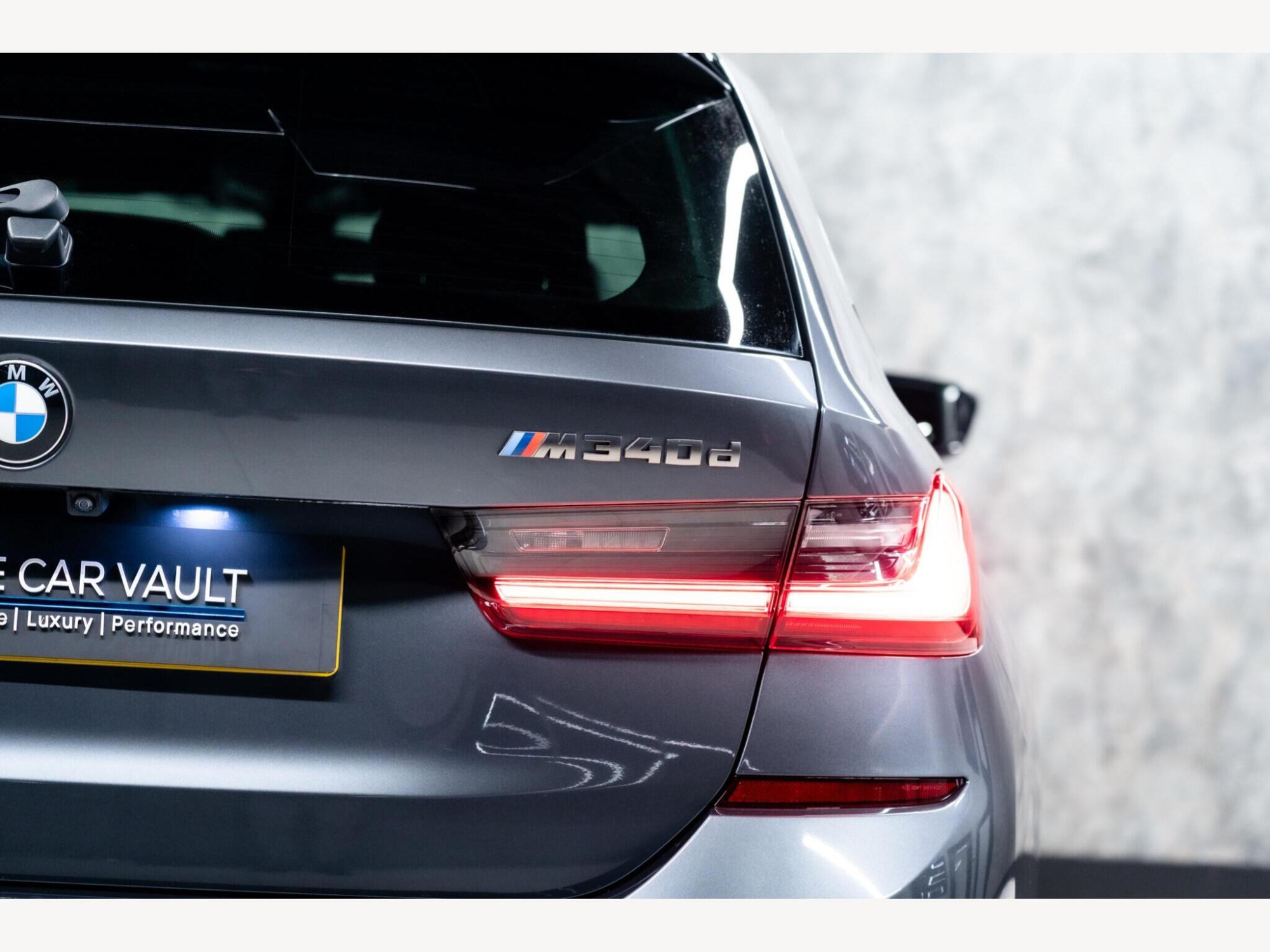 2021 BMW 3 Series image 12