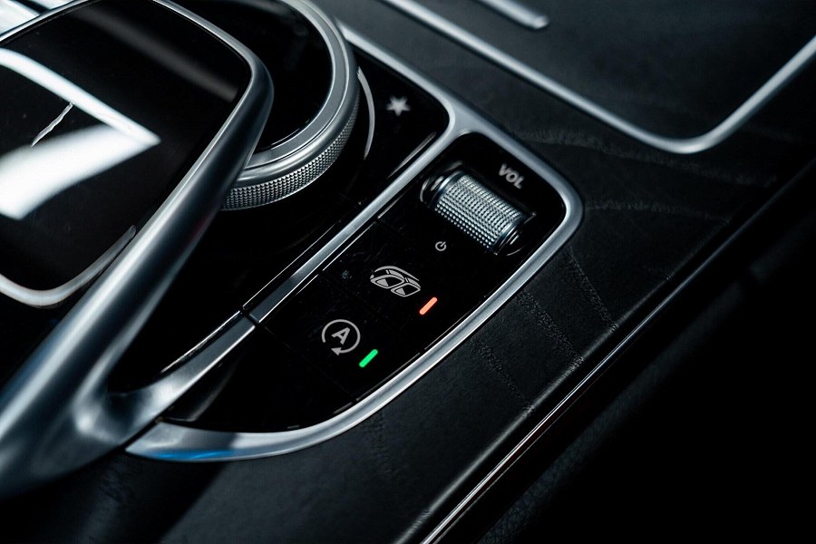 Mercedes-Benz C Class photo 2