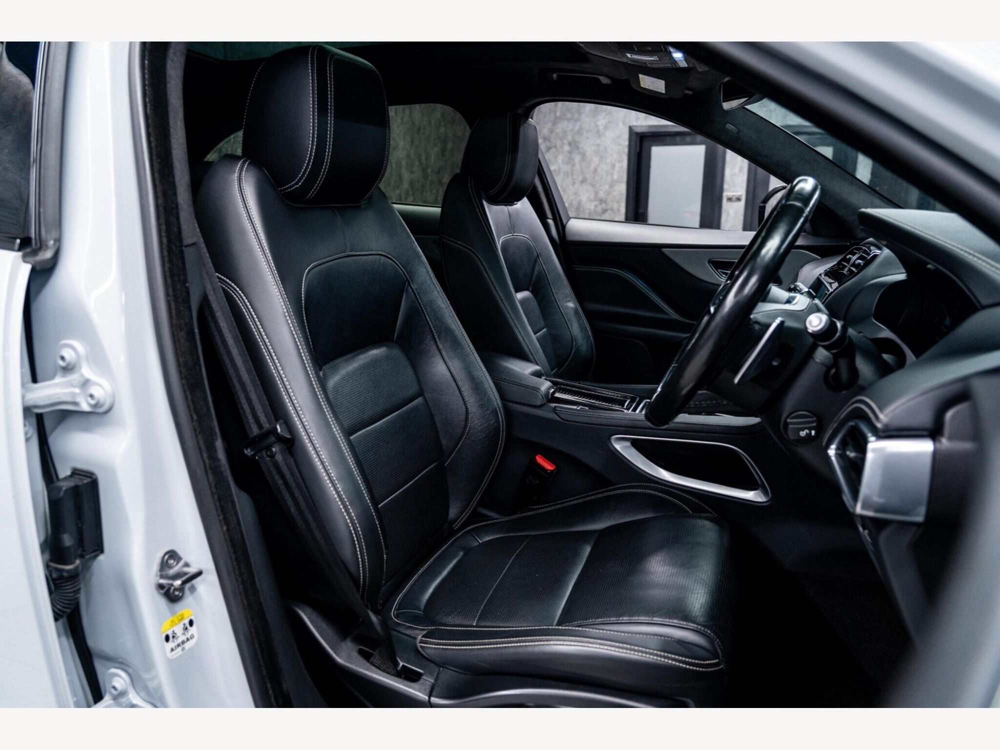 2019 Jaguar F-PACE image 45