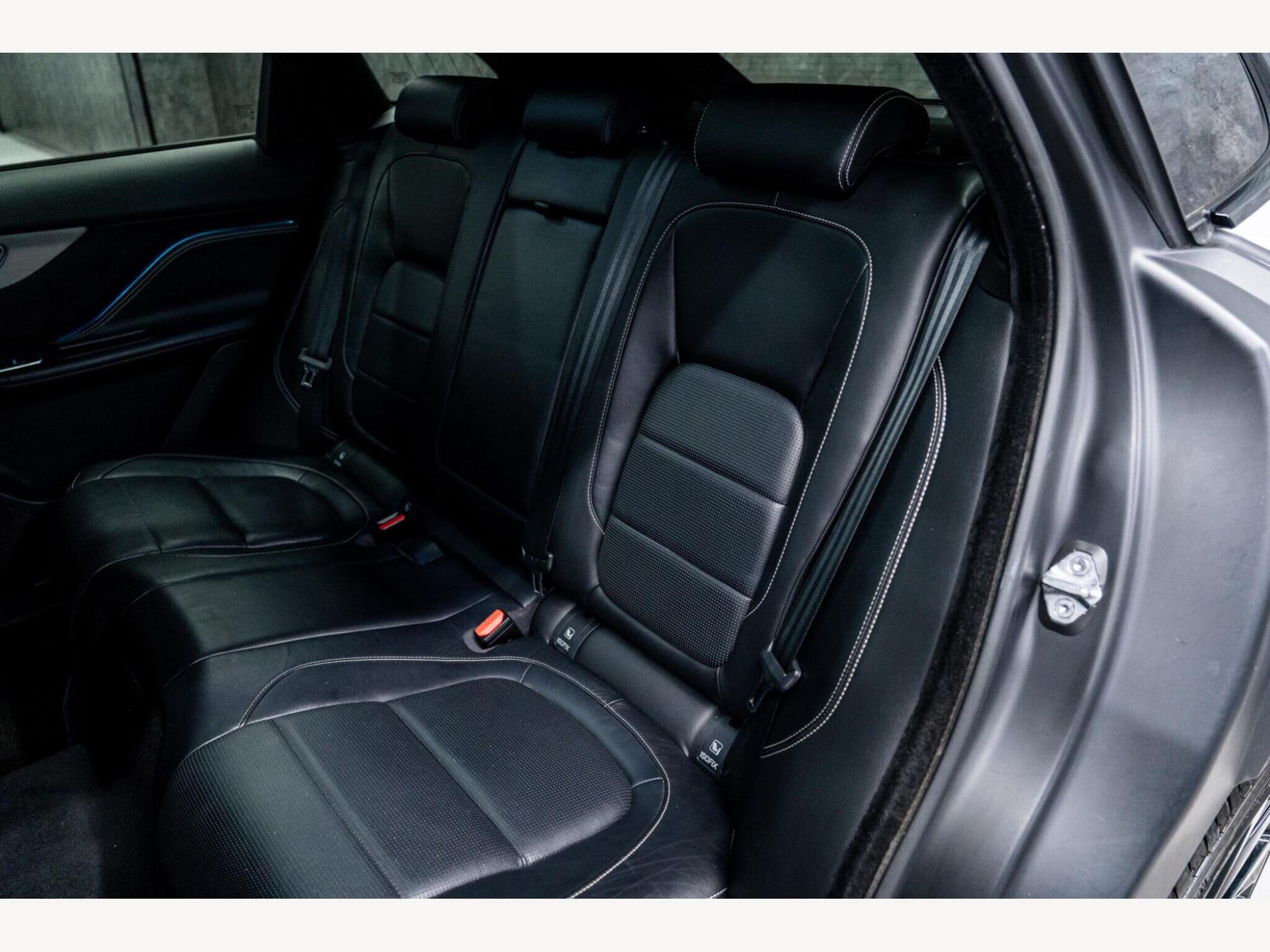 2019 Jaguar F-PACE image 48