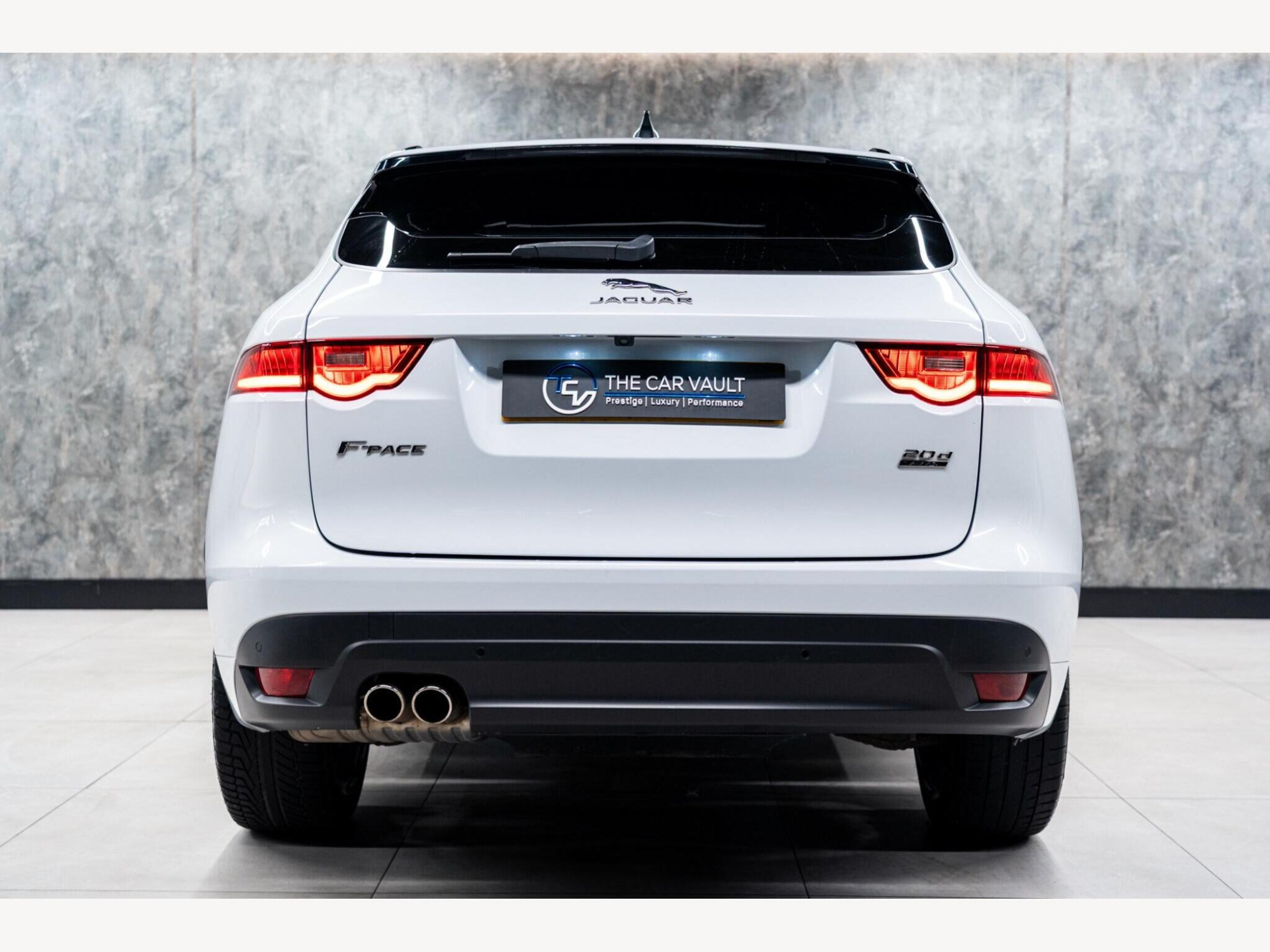 2019 Jaguar F-PACE image 7