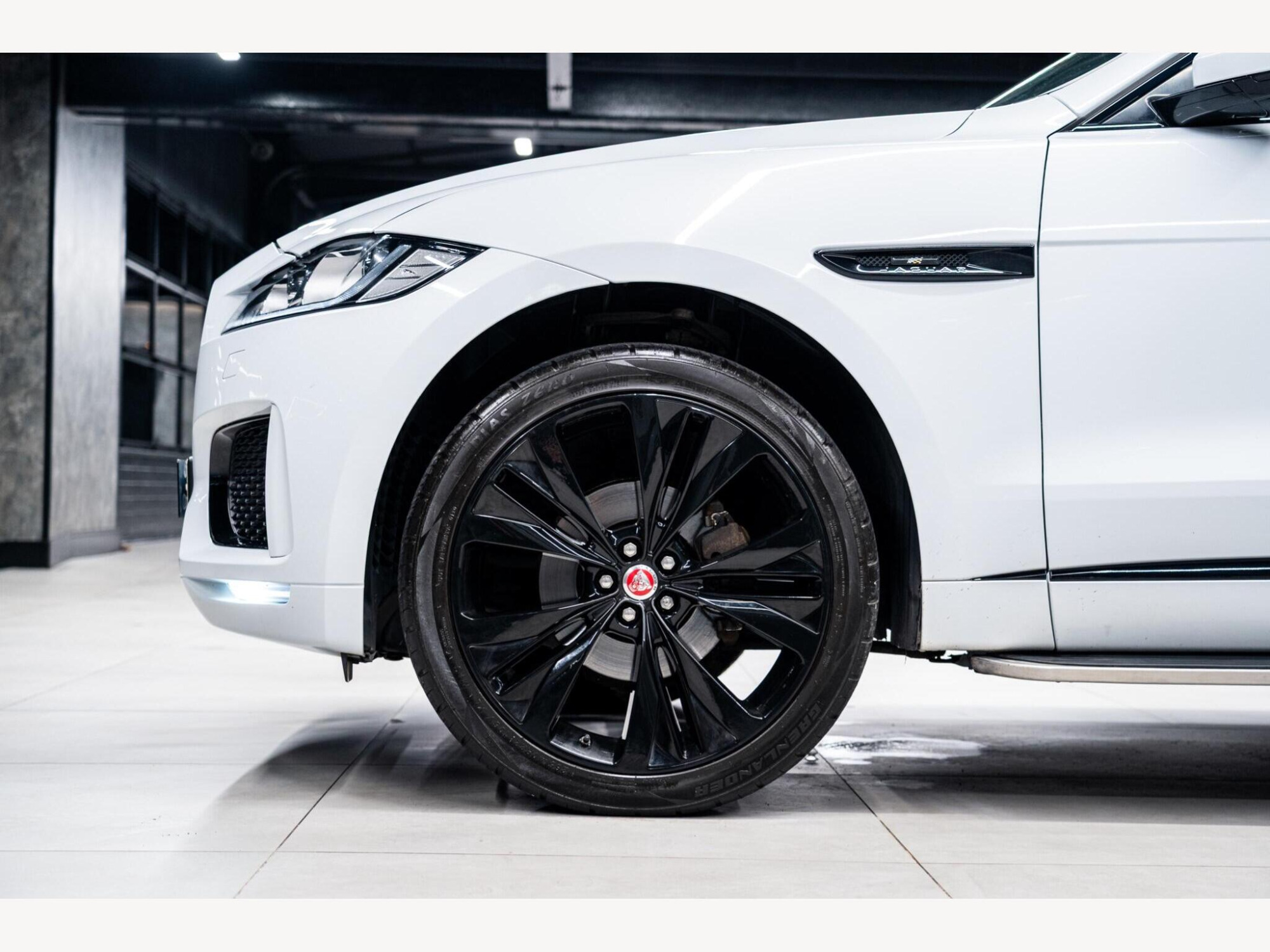 2019 Jaguar F-PACE image 14