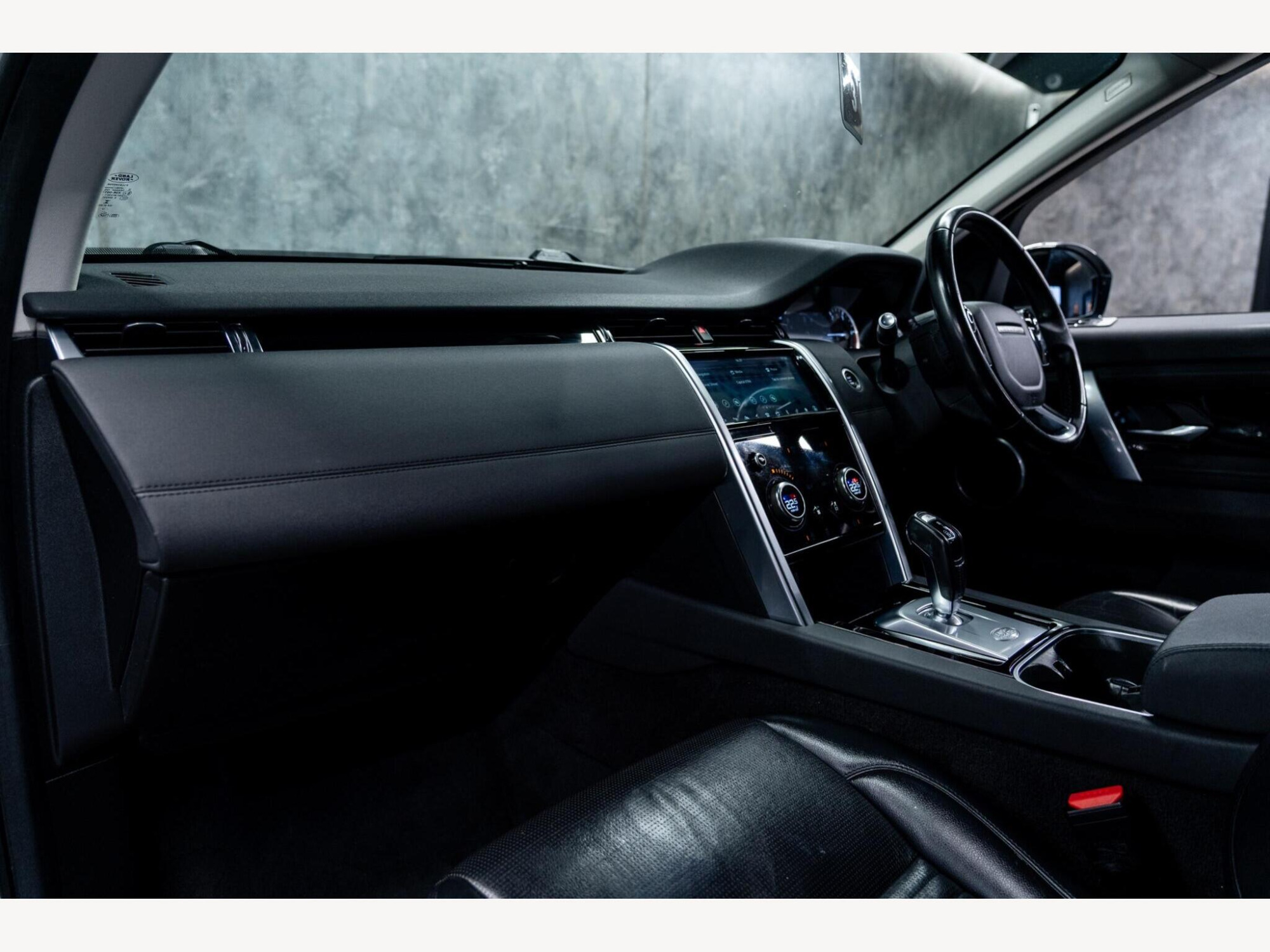 2020 Land Rover Discovery Sport image 37