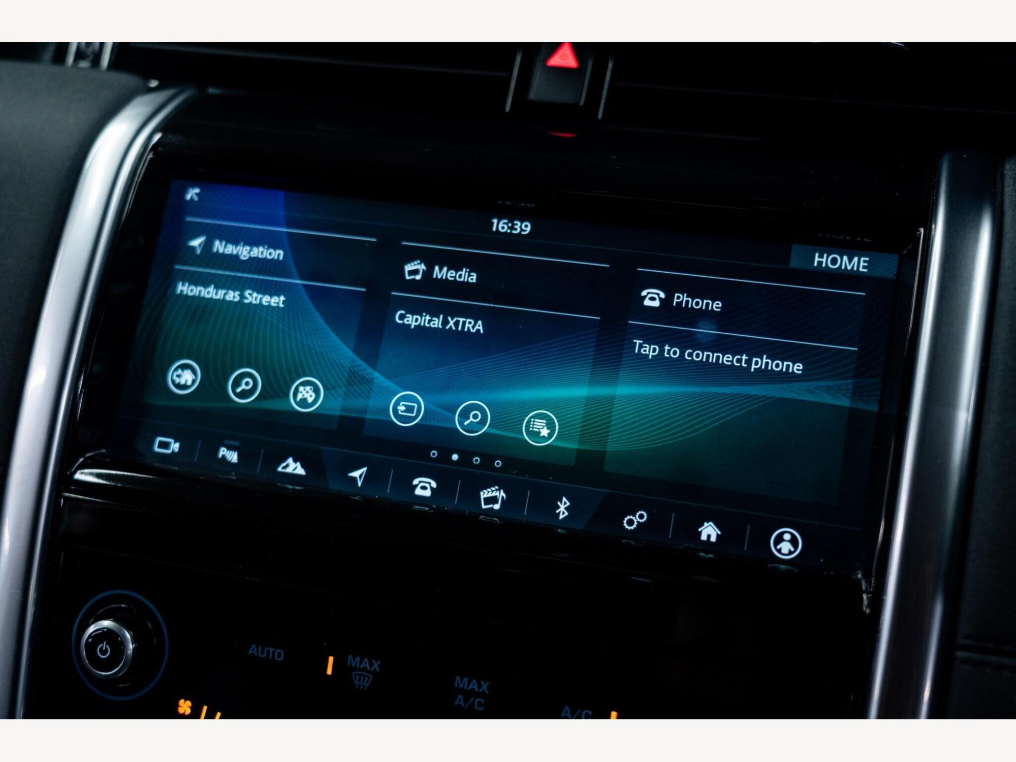 2020 Land Rover Discovery Sport image 29