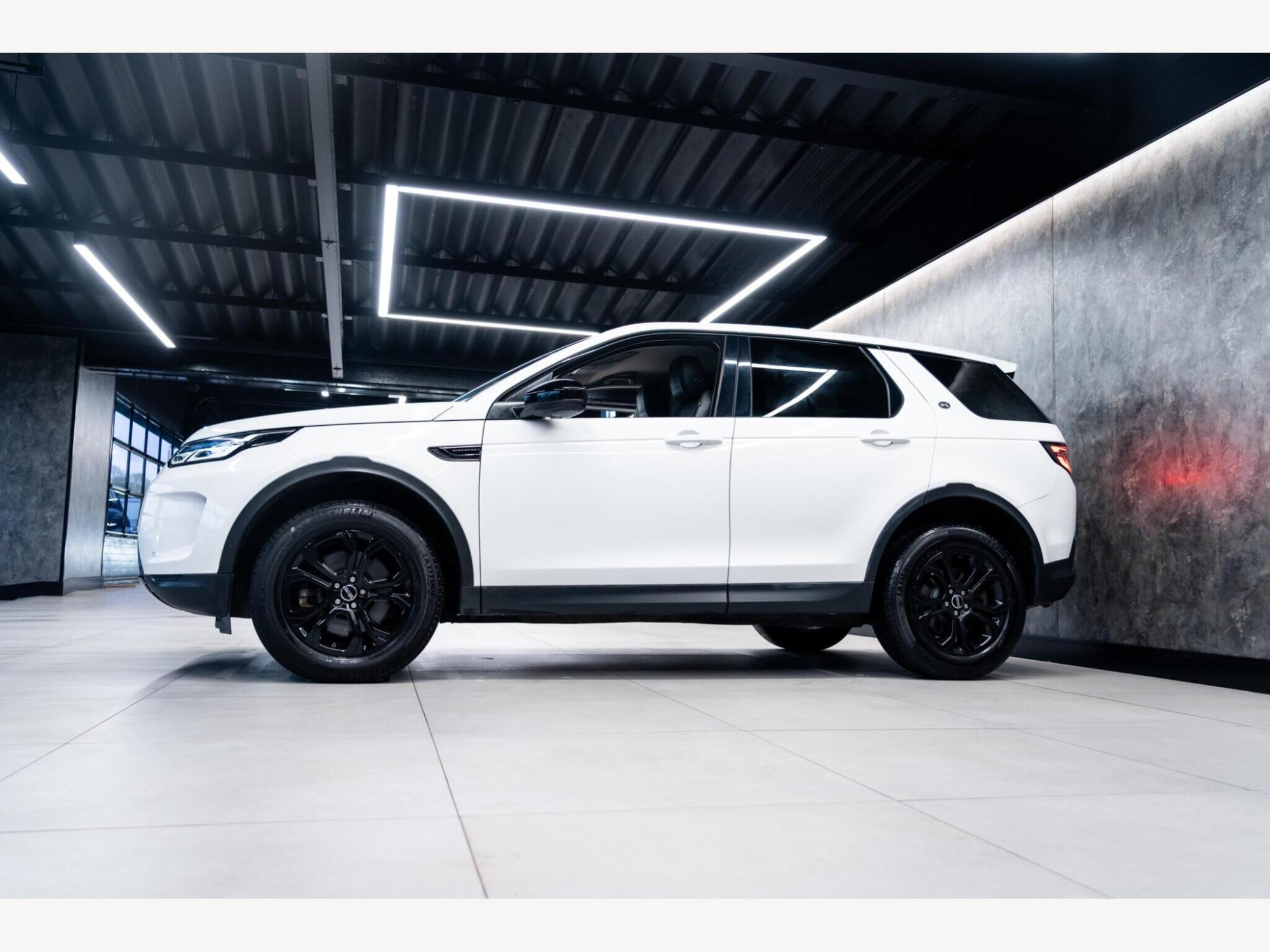 2020 Land Rover Discovery Sport image 9