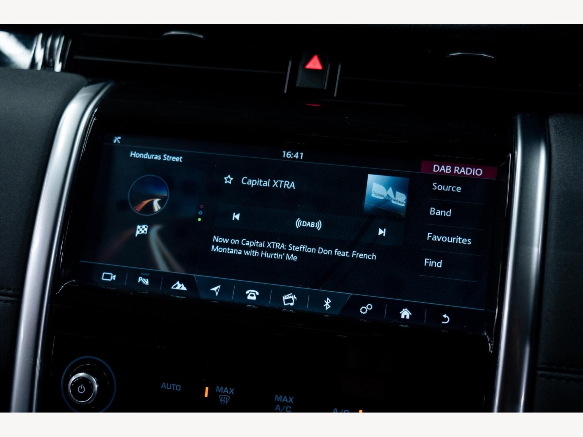 2020 Land Rover Discovery Sport image 28