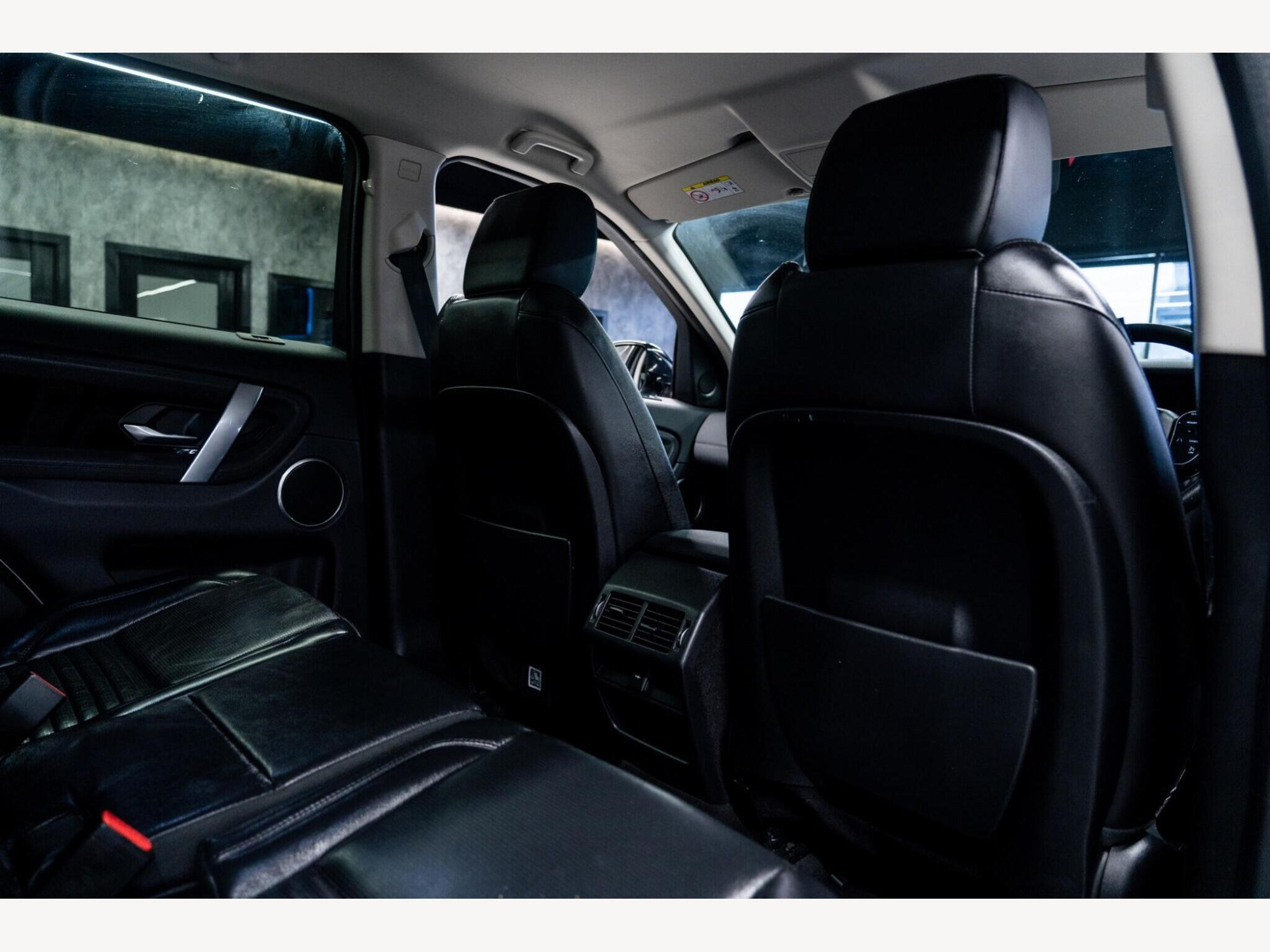 2020 Land Rover Discovery Sport image 40