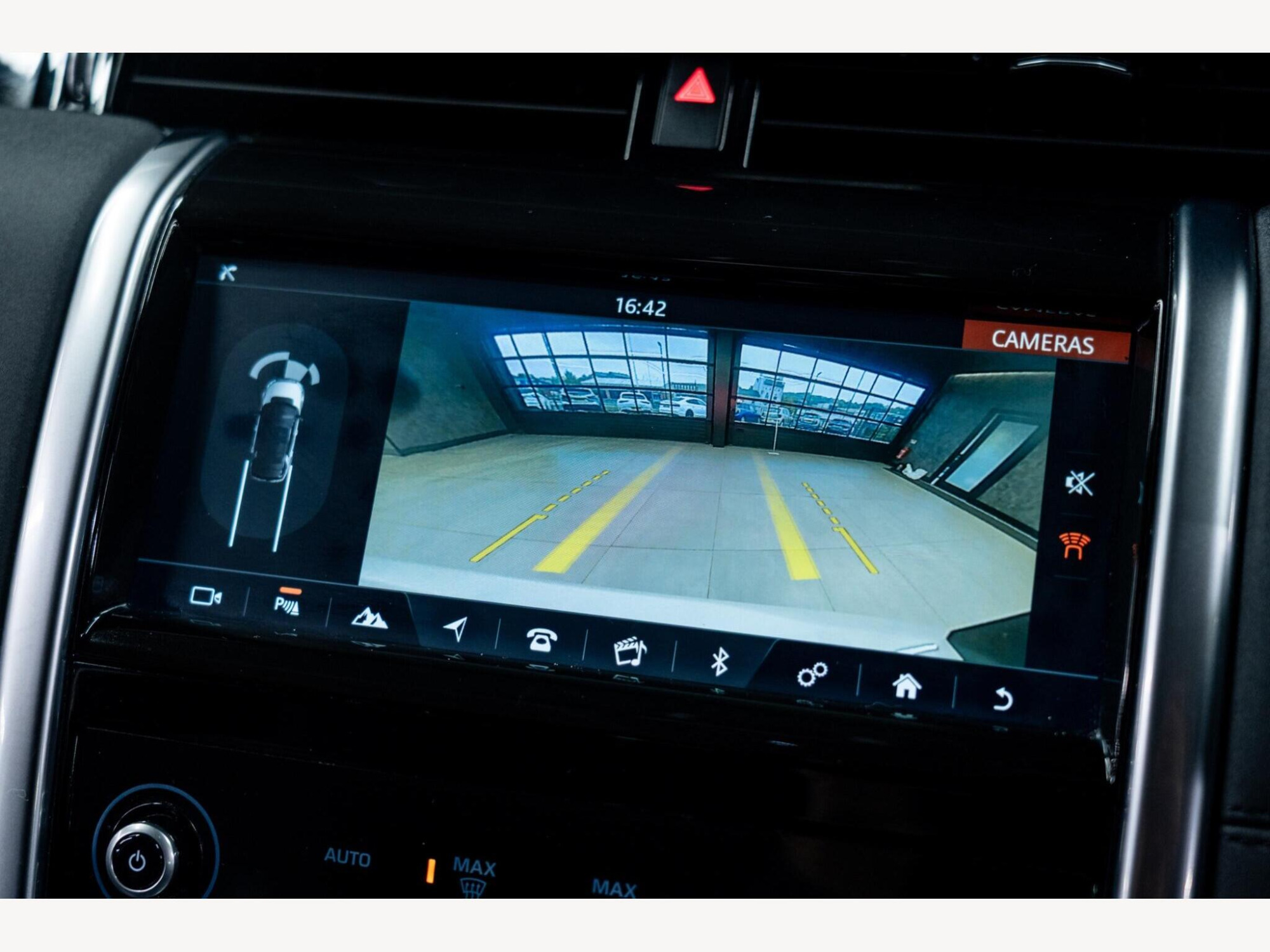 2020 Land Rover Discovery Sport image 2