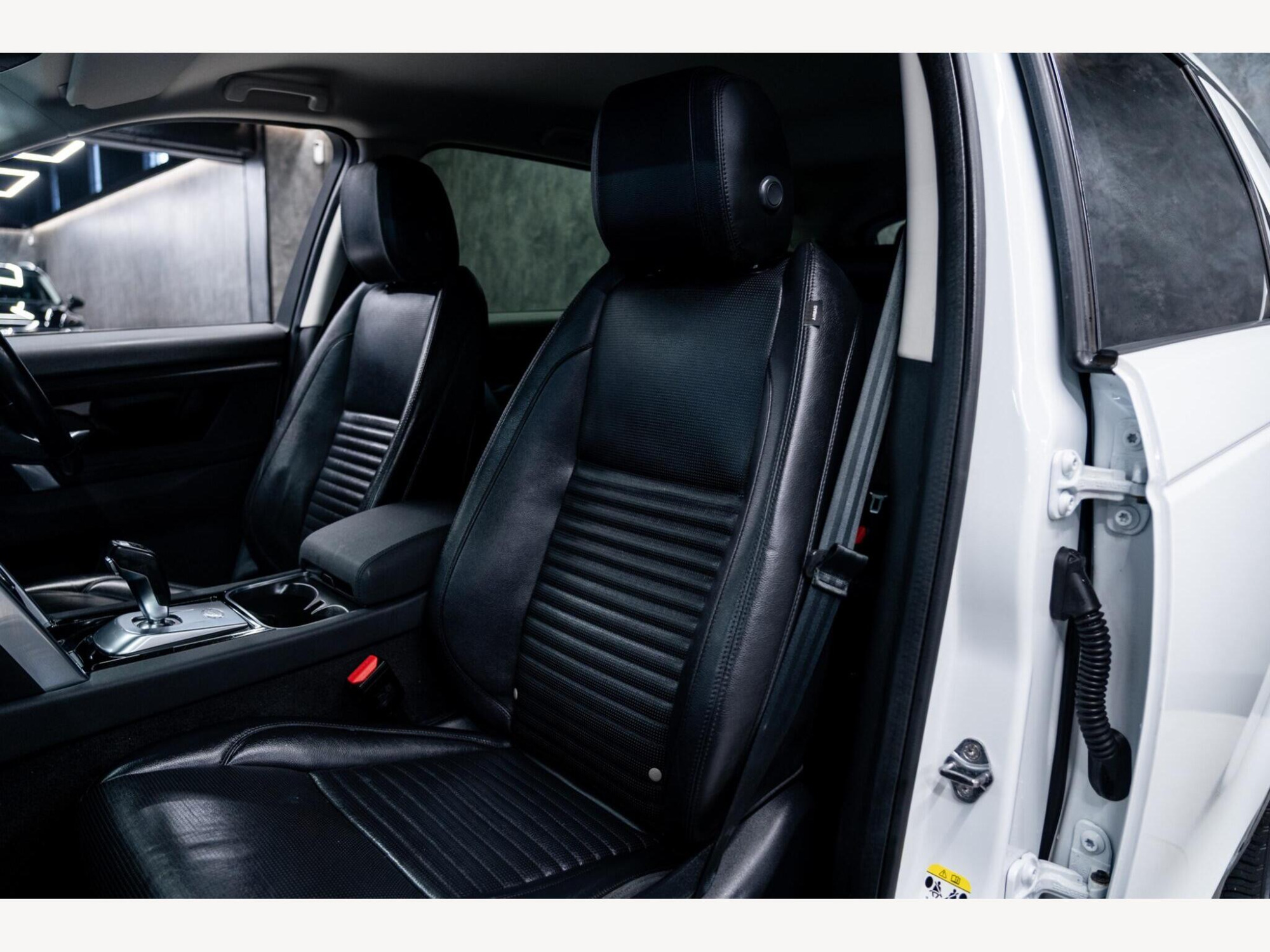 2020 Land Rover Discovery Sport image 42