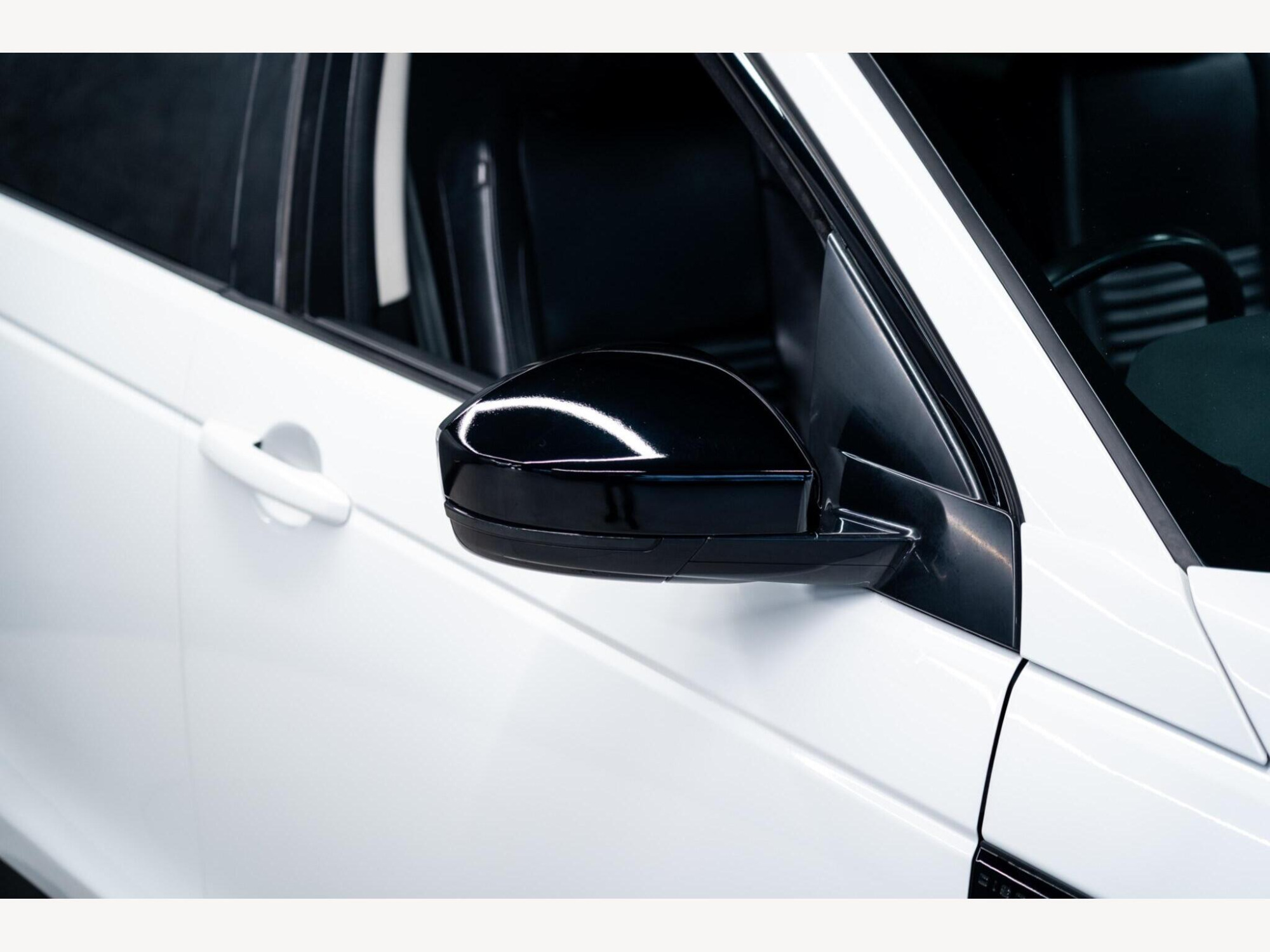 2020 Land Rover Discovery Sport image 11
