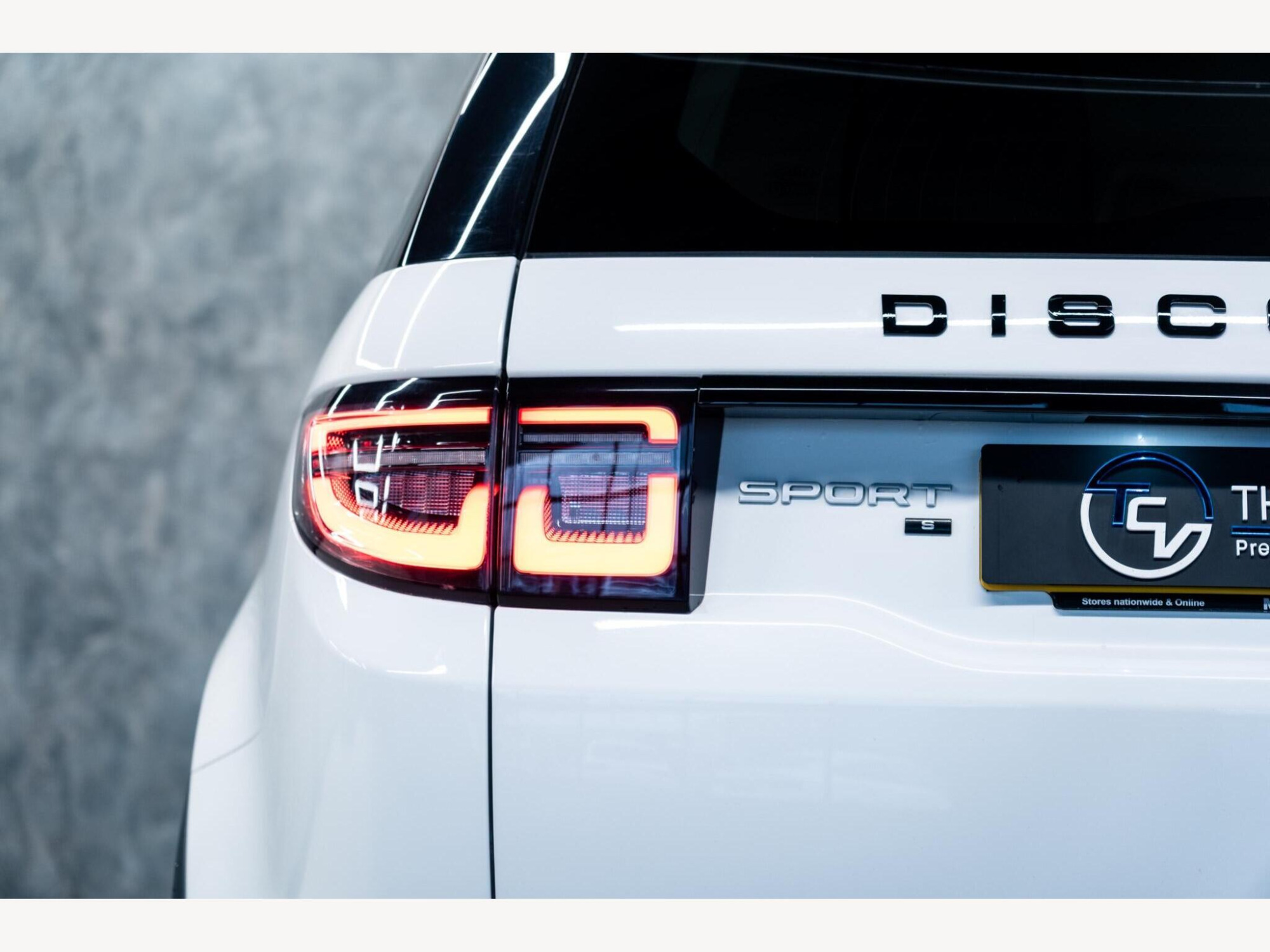 2020 Land Rover Discovery Sport image 13
