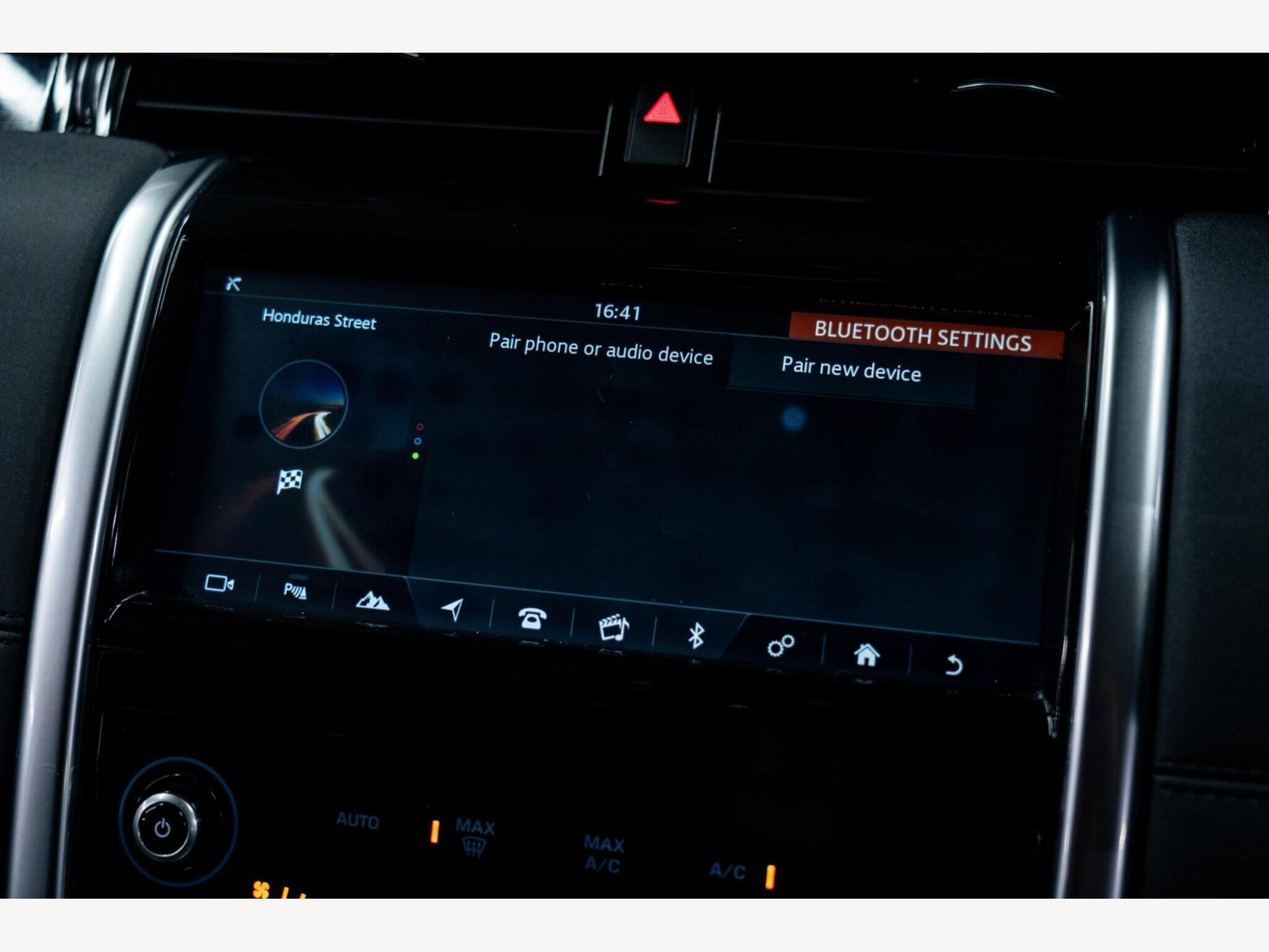 2020 Land Rover Discovery Sport image 26