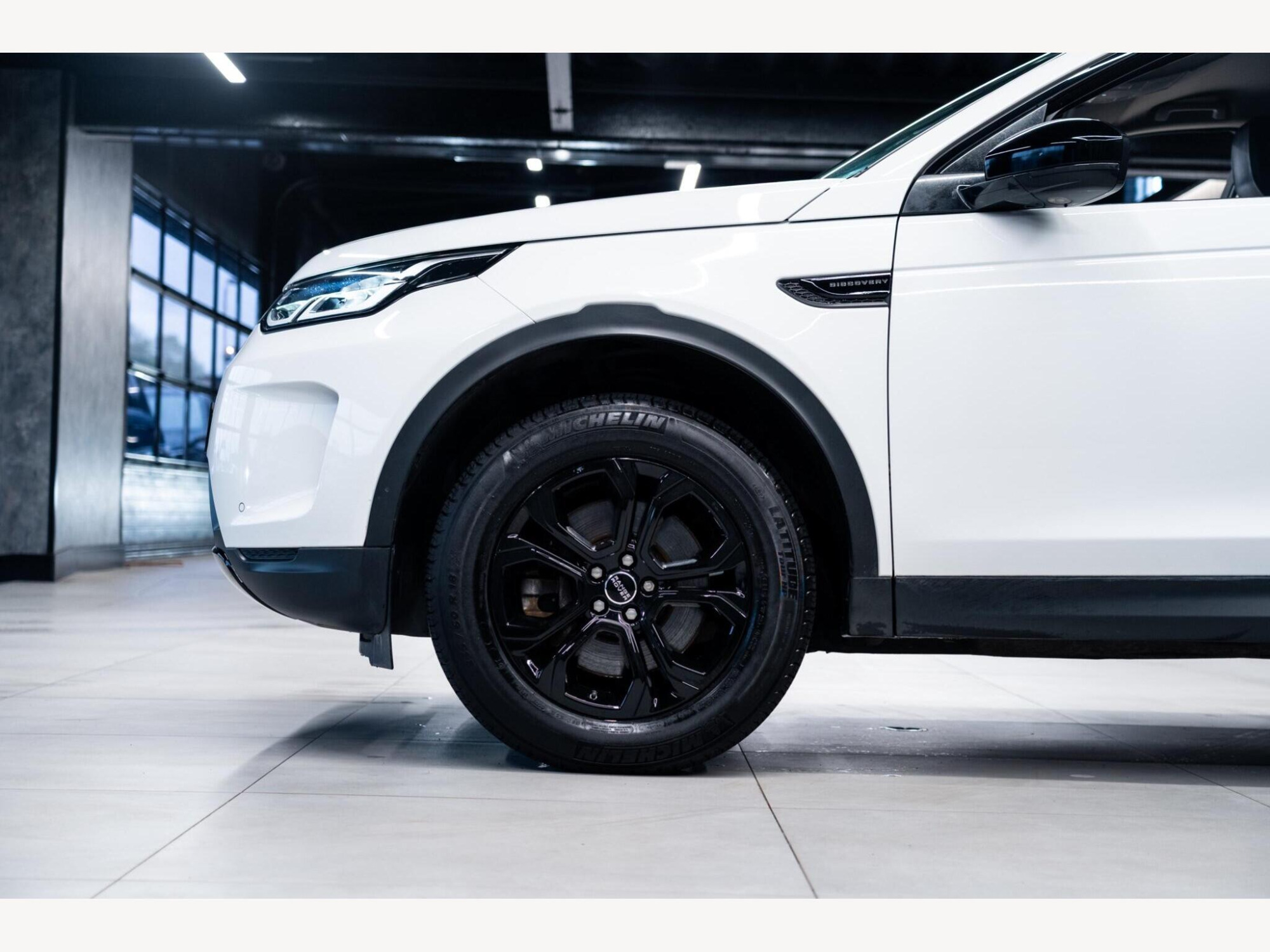 2020 Land Rover Discovery Sport image 15