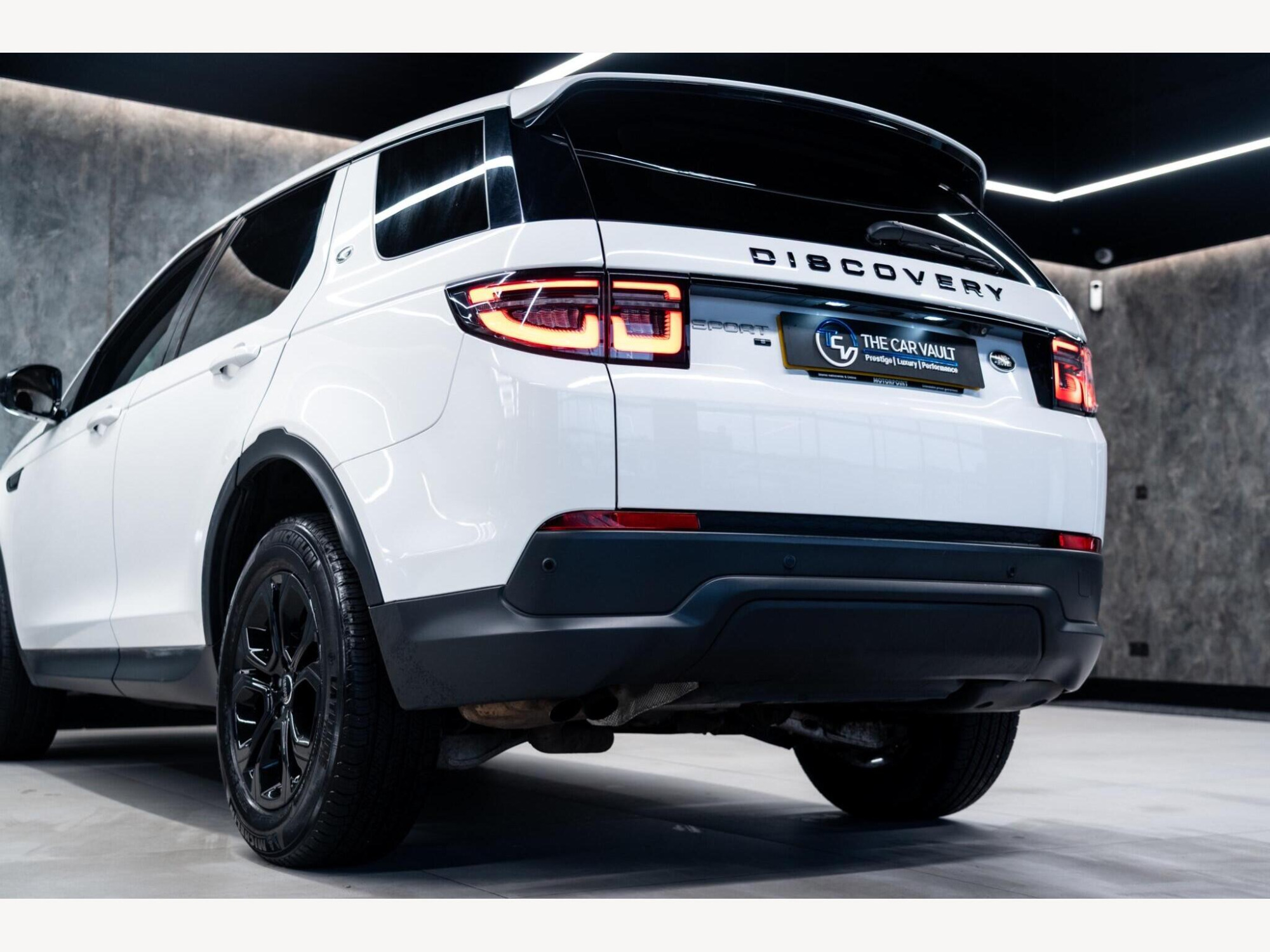 2020 Land Rover Discovery Sport image 14
