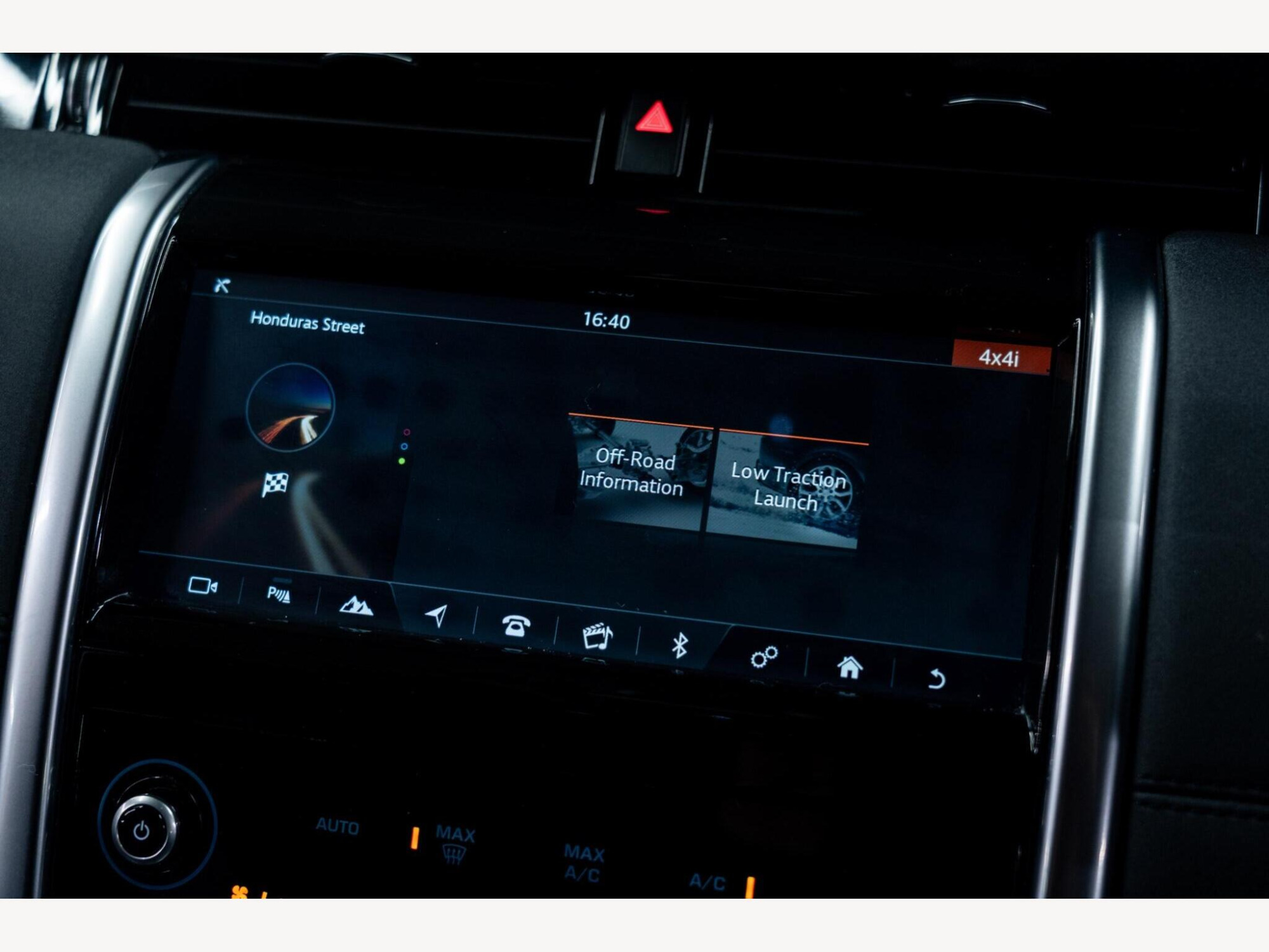 2020 Land Rover Discovery Sport image 21