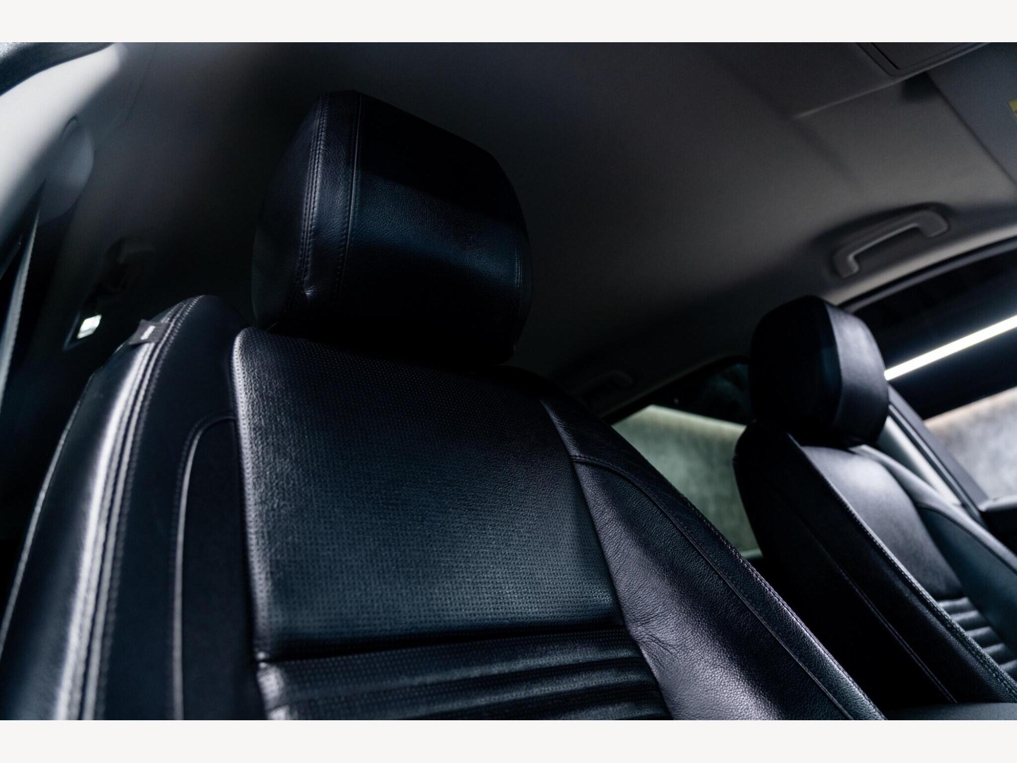 2020 Land Rover Discovery Sport image 38