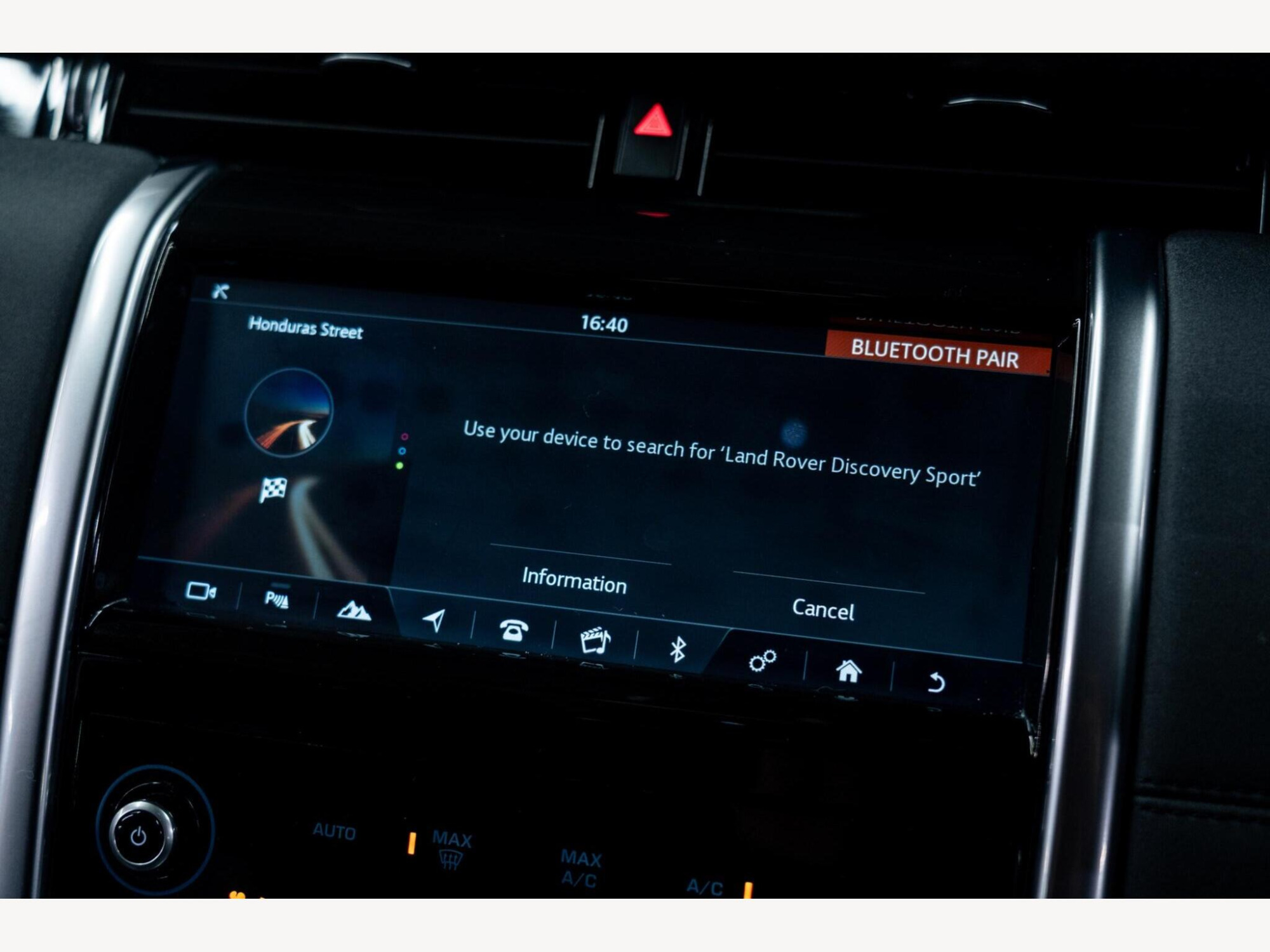2020 Land Rover Discovery Sport image 27