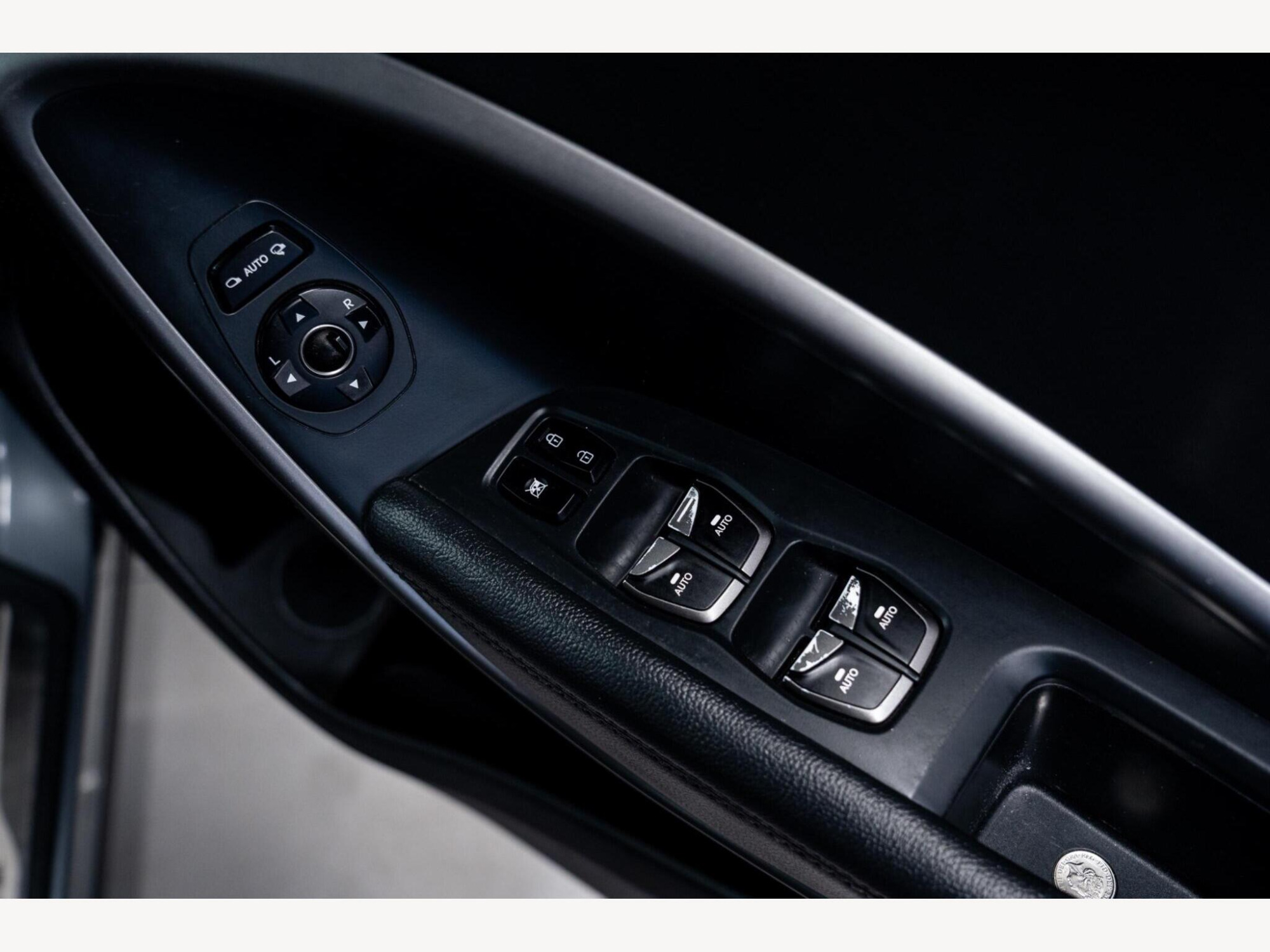 2017 Hyundai Santa Fe image 29