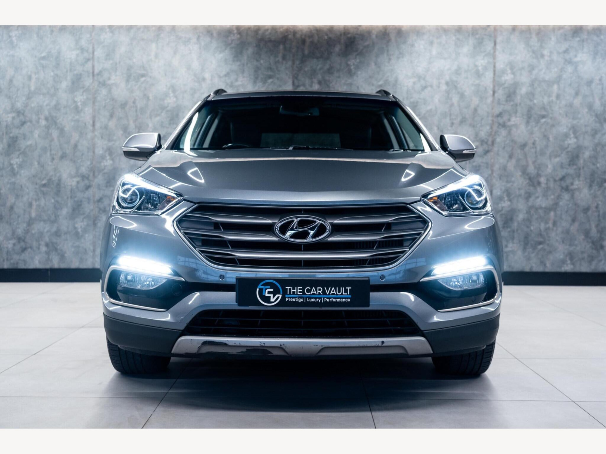 2017 Hyundai Santa Fe image 4