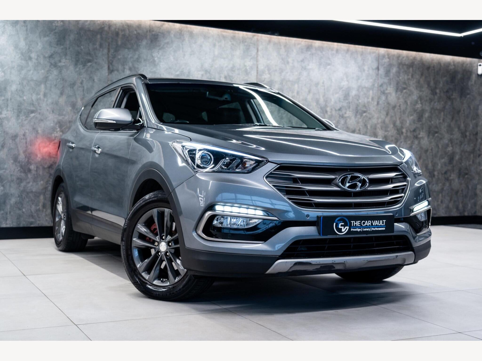 2017 Hyundai Santa Fe image 1