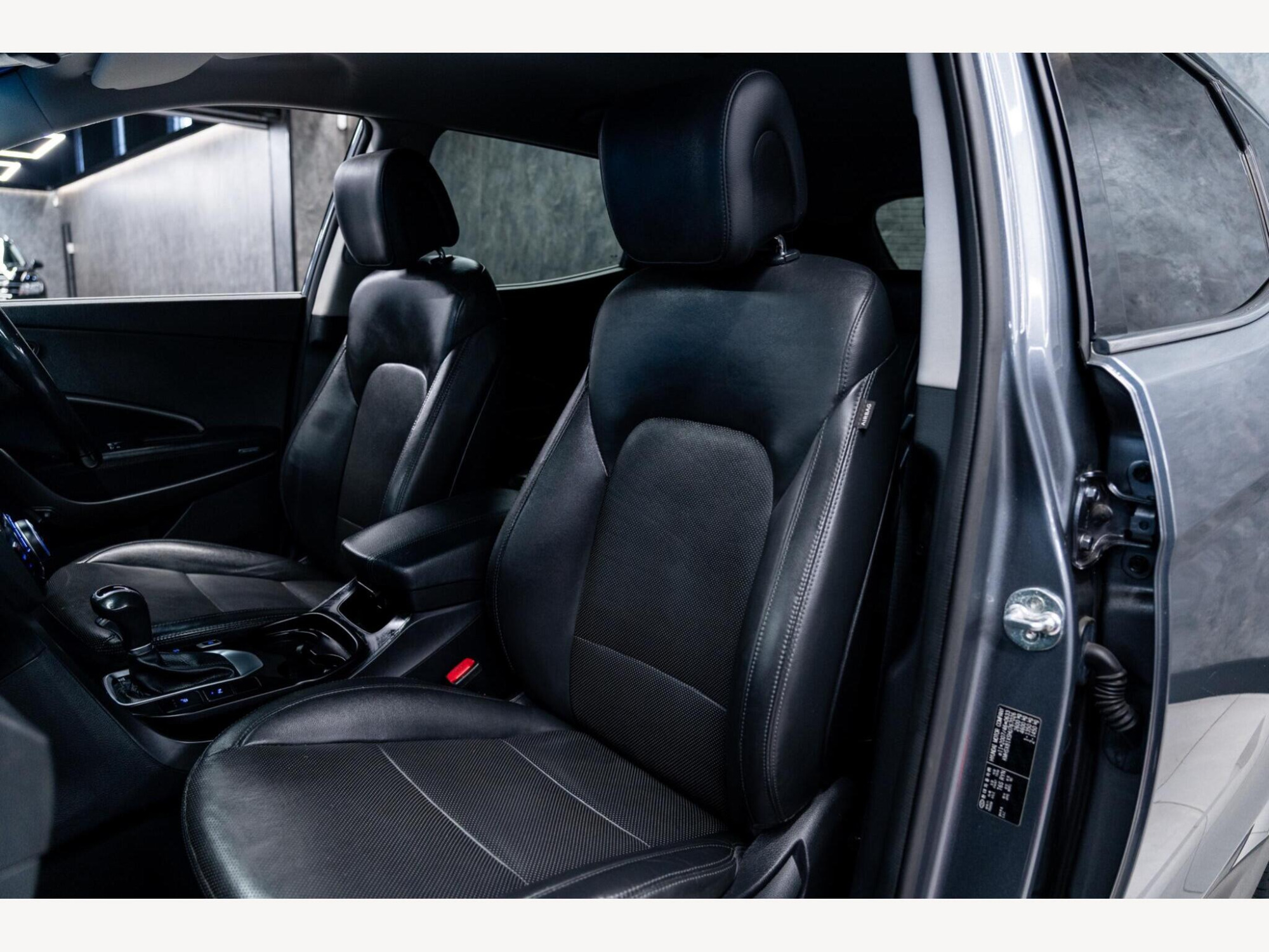 2017 Hyundai Santa Fe image 38