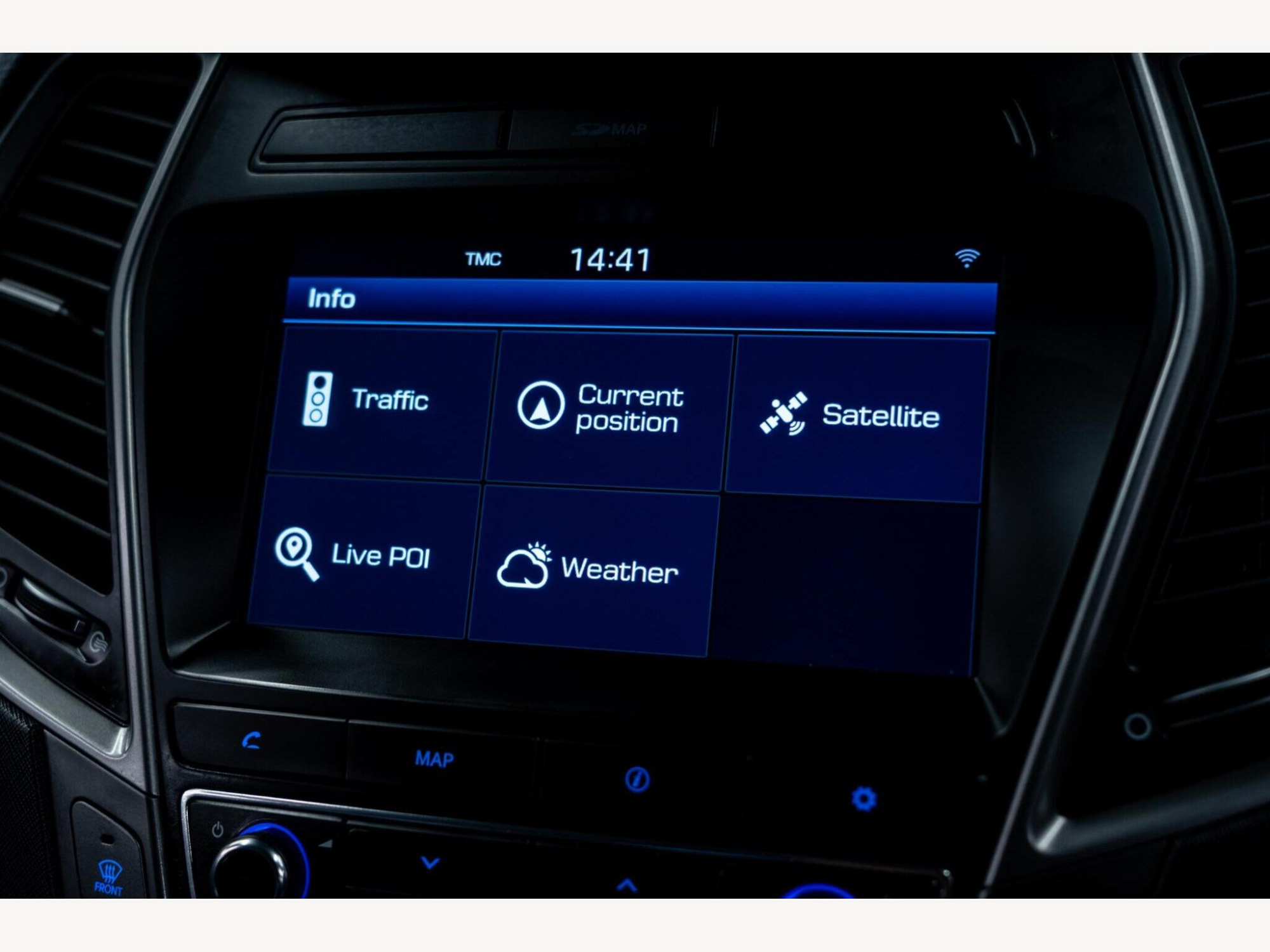 2017 Hyundai Santa Fe image 24
