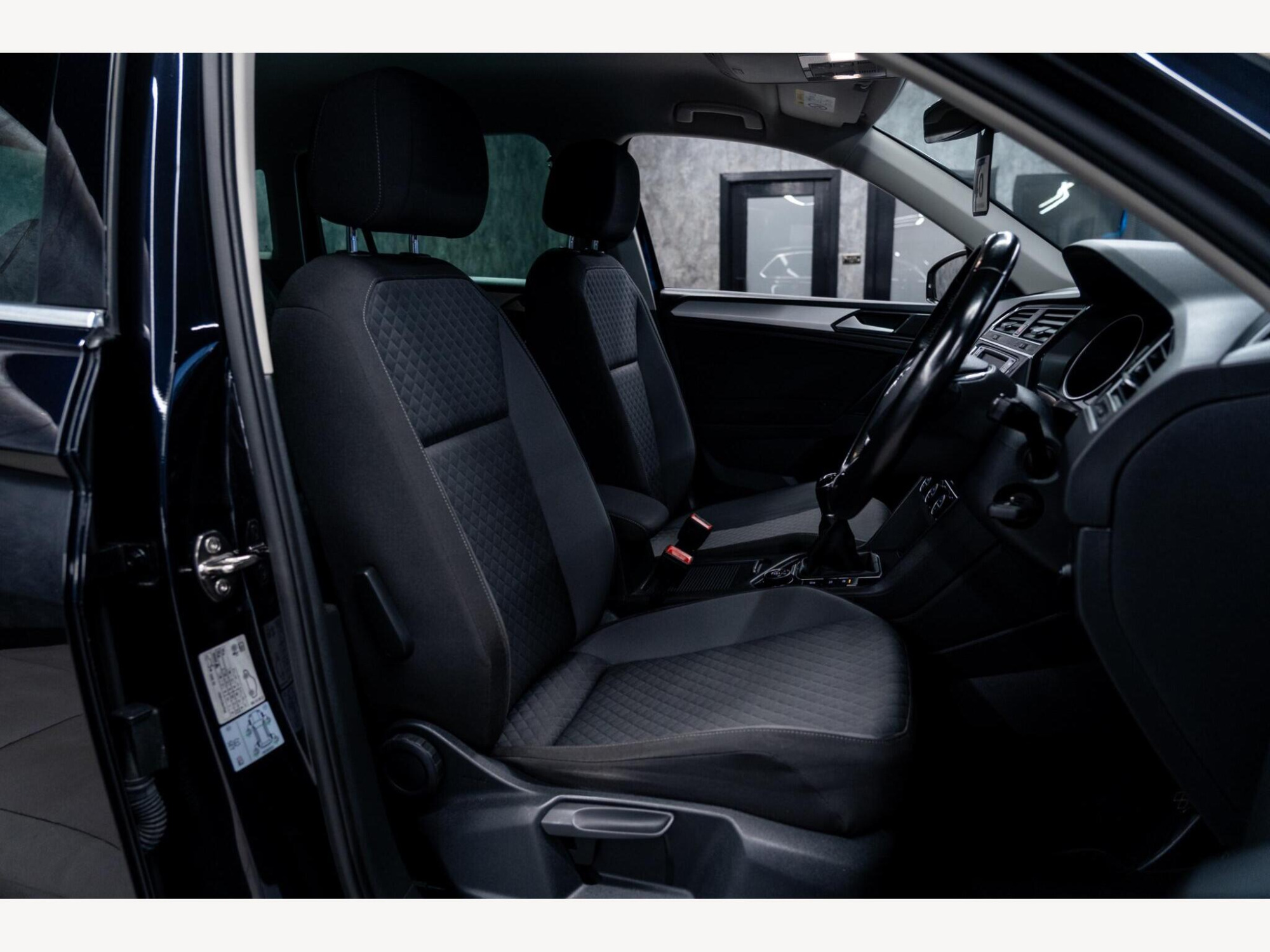 2017 Volkswagen Tiguan image 40