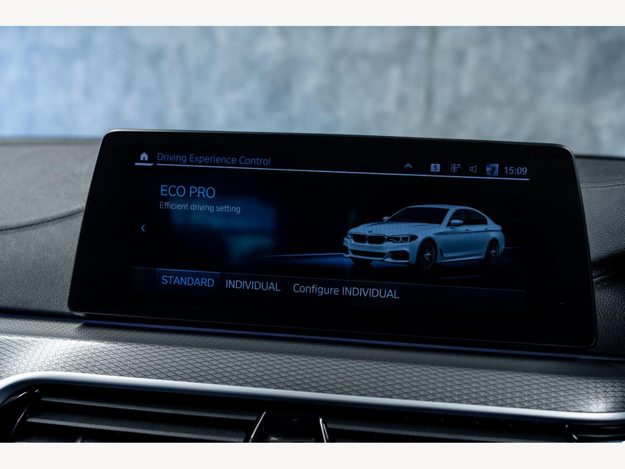 2019 BMW 5 Series image 23