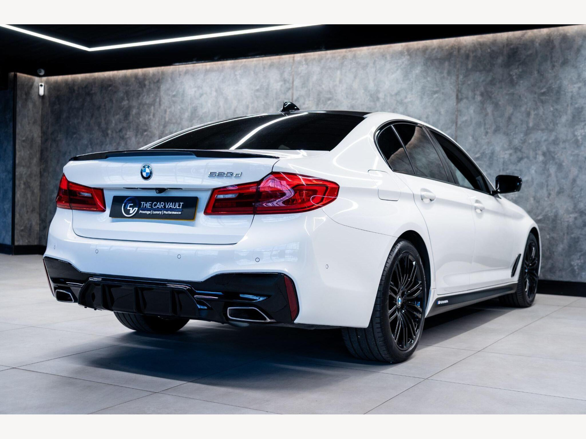 2019 BMW 5 Series image 3