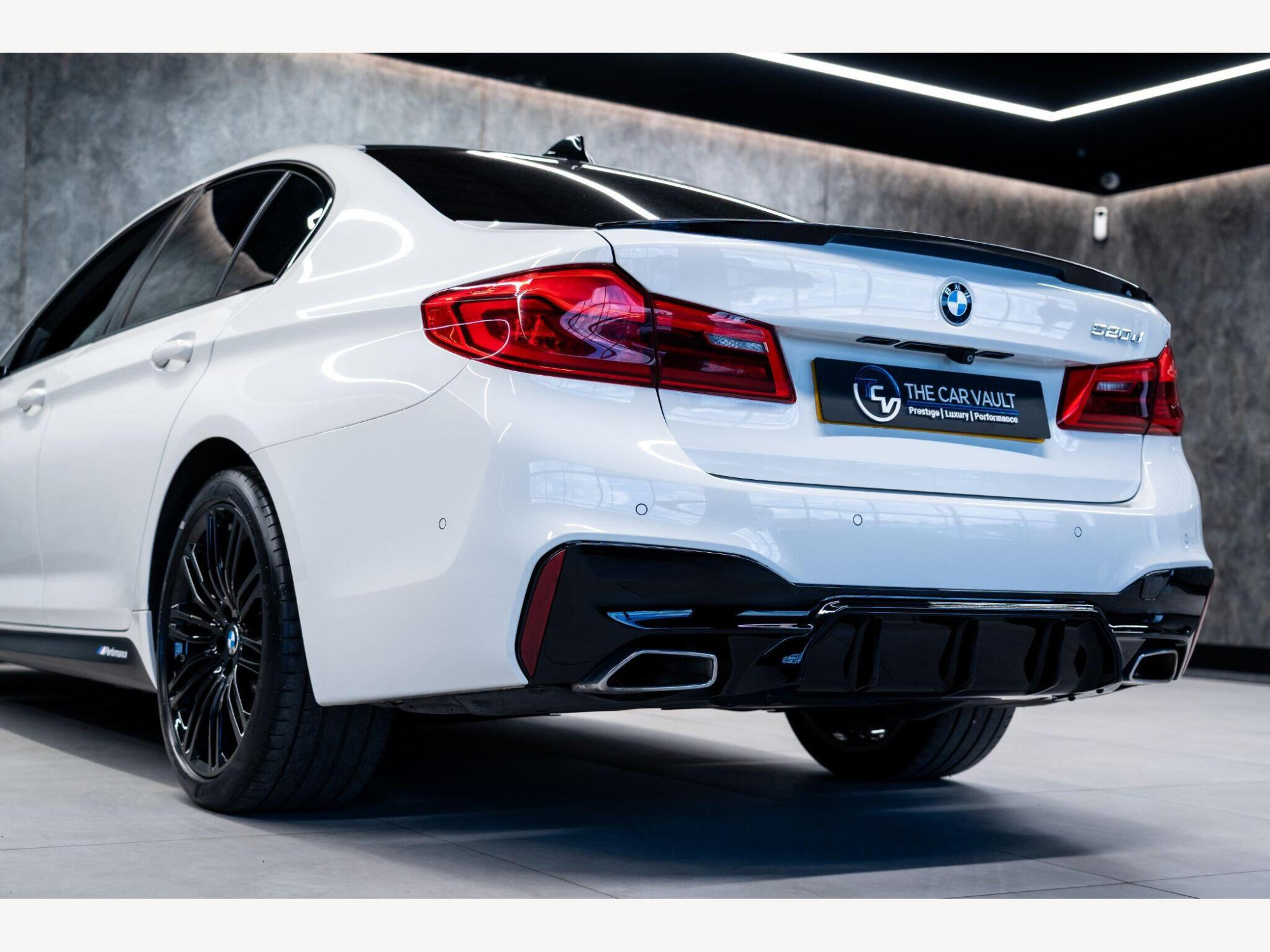2019 BMW 5 Series image 15