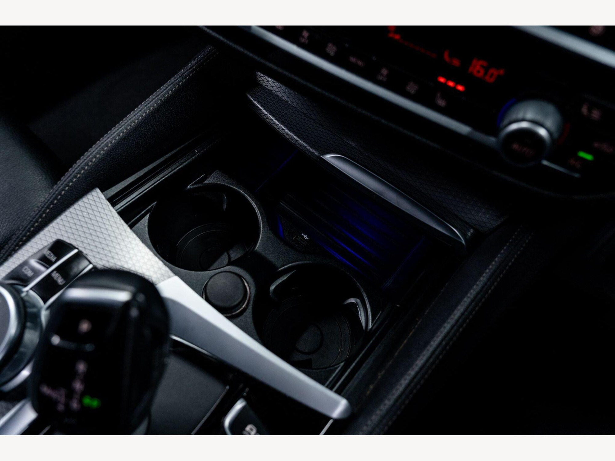 2019 BMW 5 Series image 40